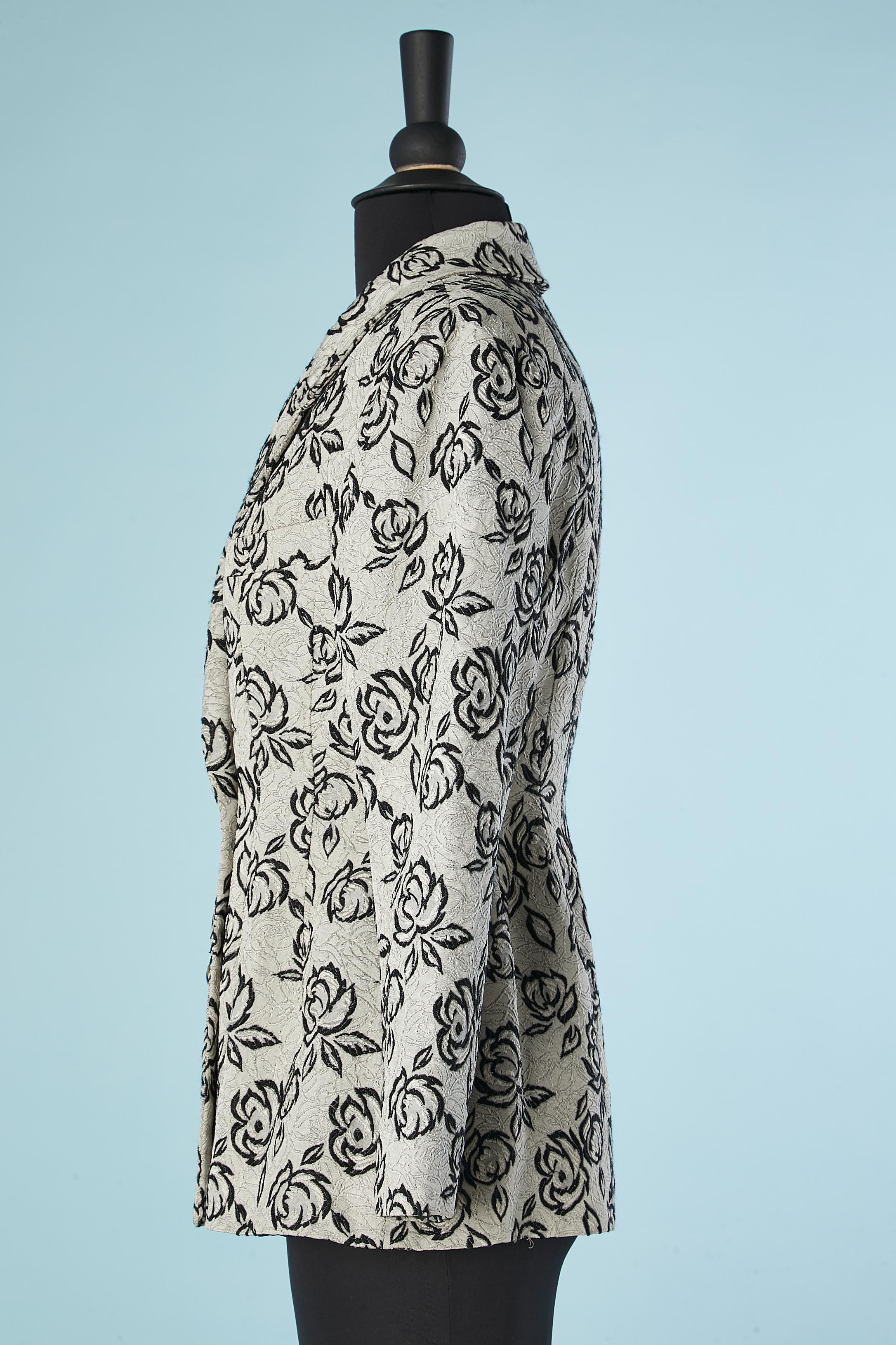 Zweireihige Damastjacke mit Rosenmuster von Gianni Versace Couture  im Zustand „Hervorragend“ im Angebot in Saint-Ouen-Sur-Seine, FR