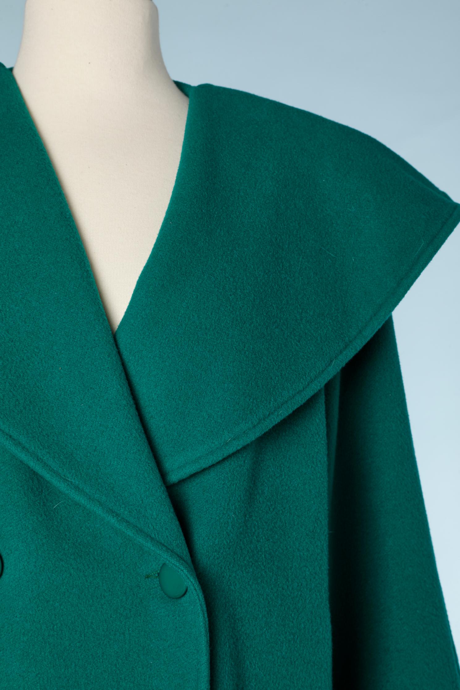 Double-breasted green wool coat and rayon lining. 