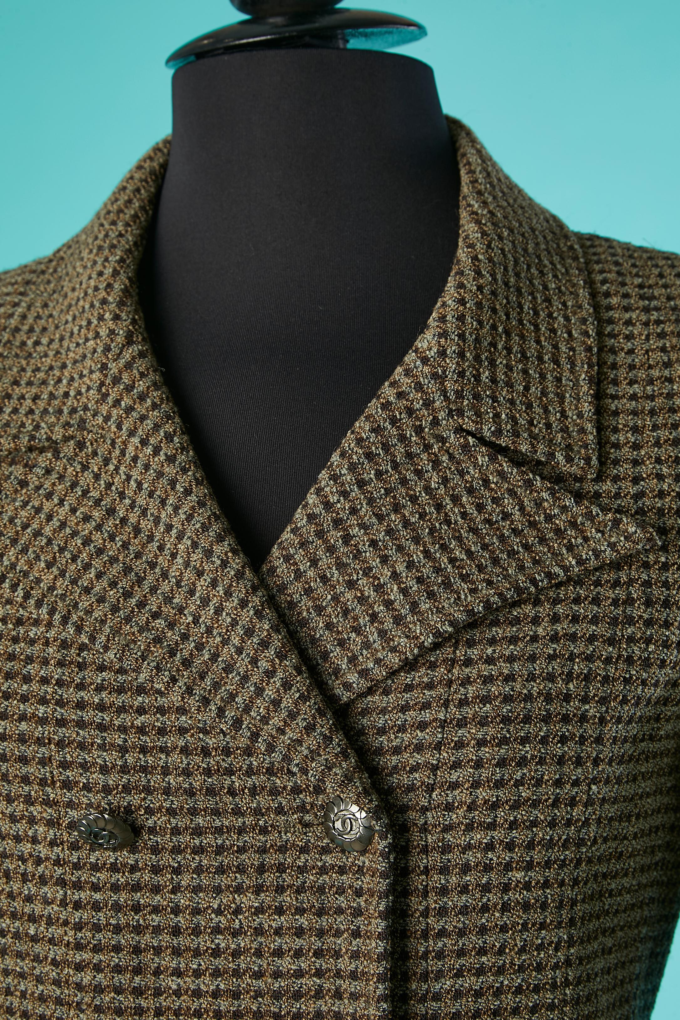 Double-breasted kaki and brown tweed jacket. Main fabric composition: 90% wool, 10% nylon. Branded 