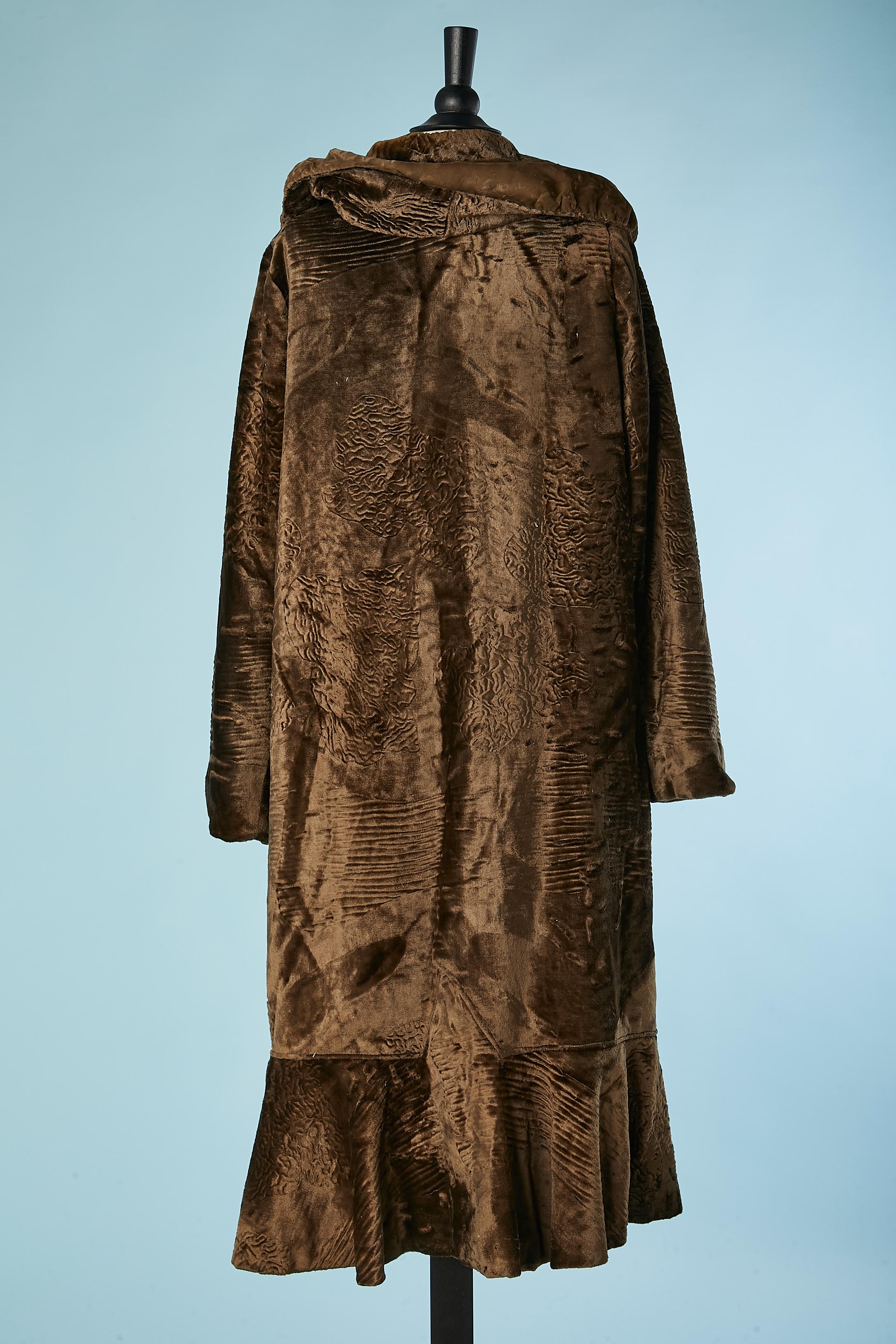 Cappotto da opera doppiopetto in velluto con motivi e tagli Circa 1925 in vendita 1