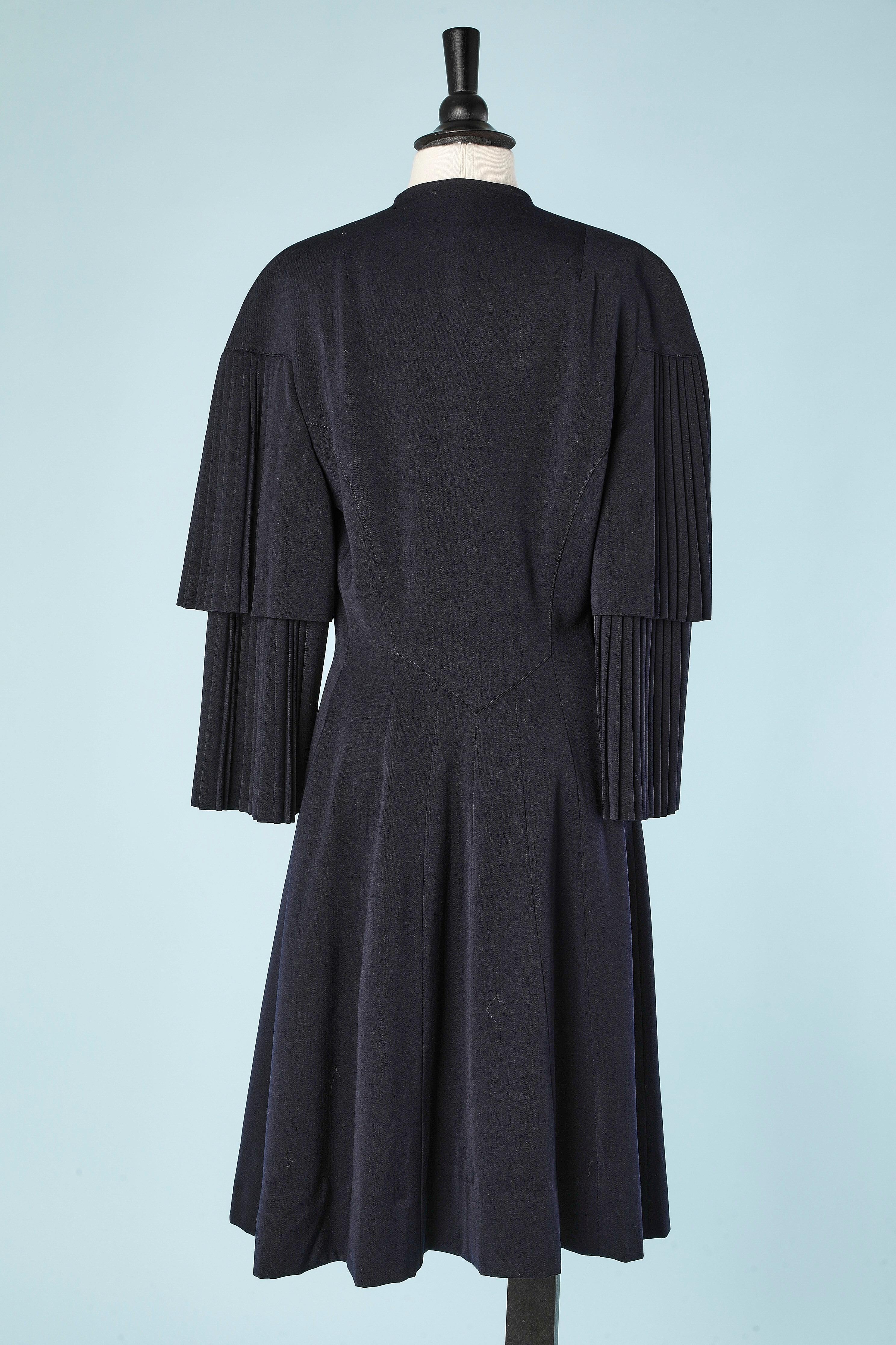 Double-breasted wool coat with pleated sleeves Circa 1930's  For Sale 2