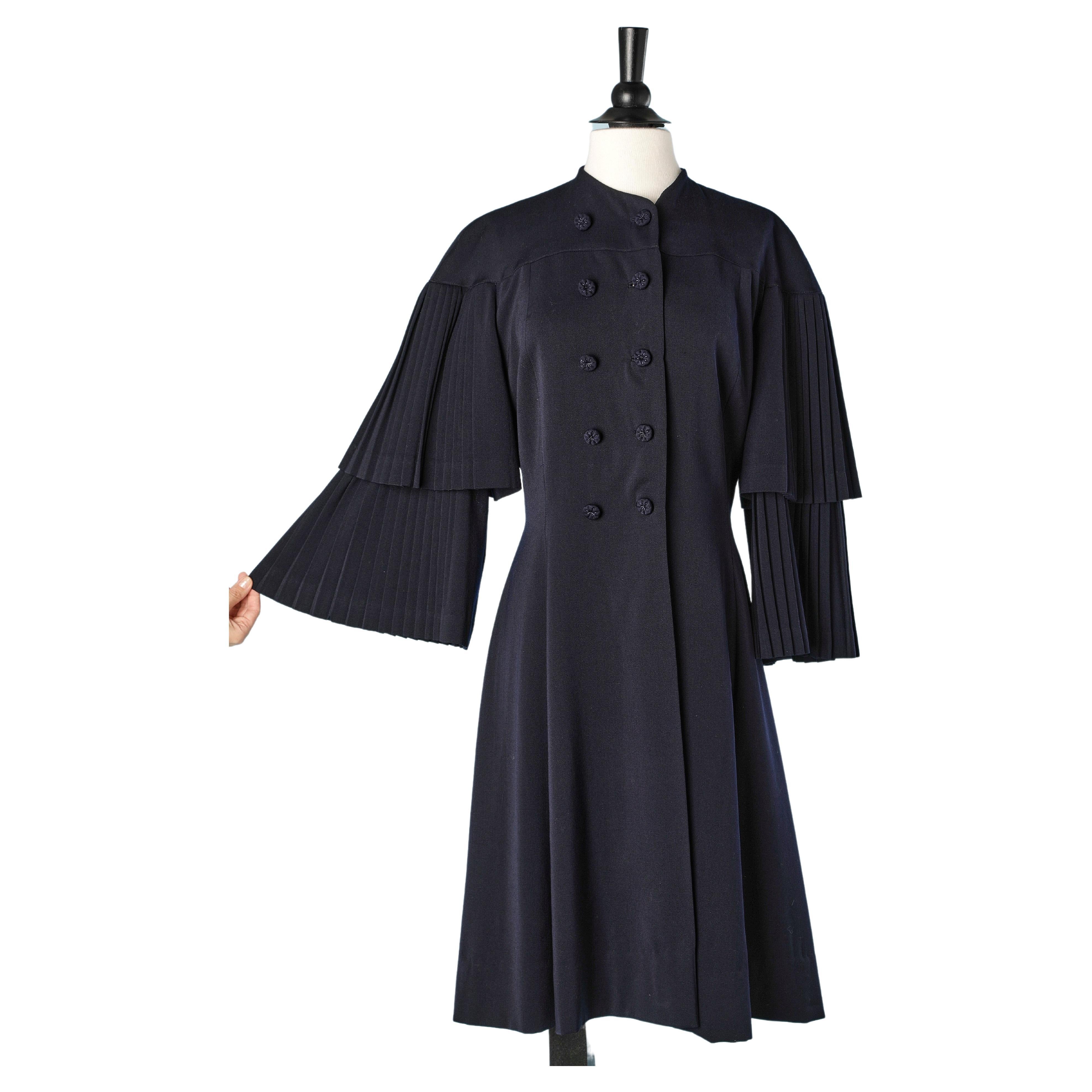 Double-breasted wool coat with pleated sleeves Circa 1930's  For Sale
