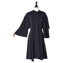 Double-breasted wool coat with pleated sleeves Circa 1930's 