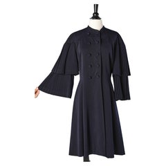 Double-breasted wool coat with pleated sleeves Circa 1930's