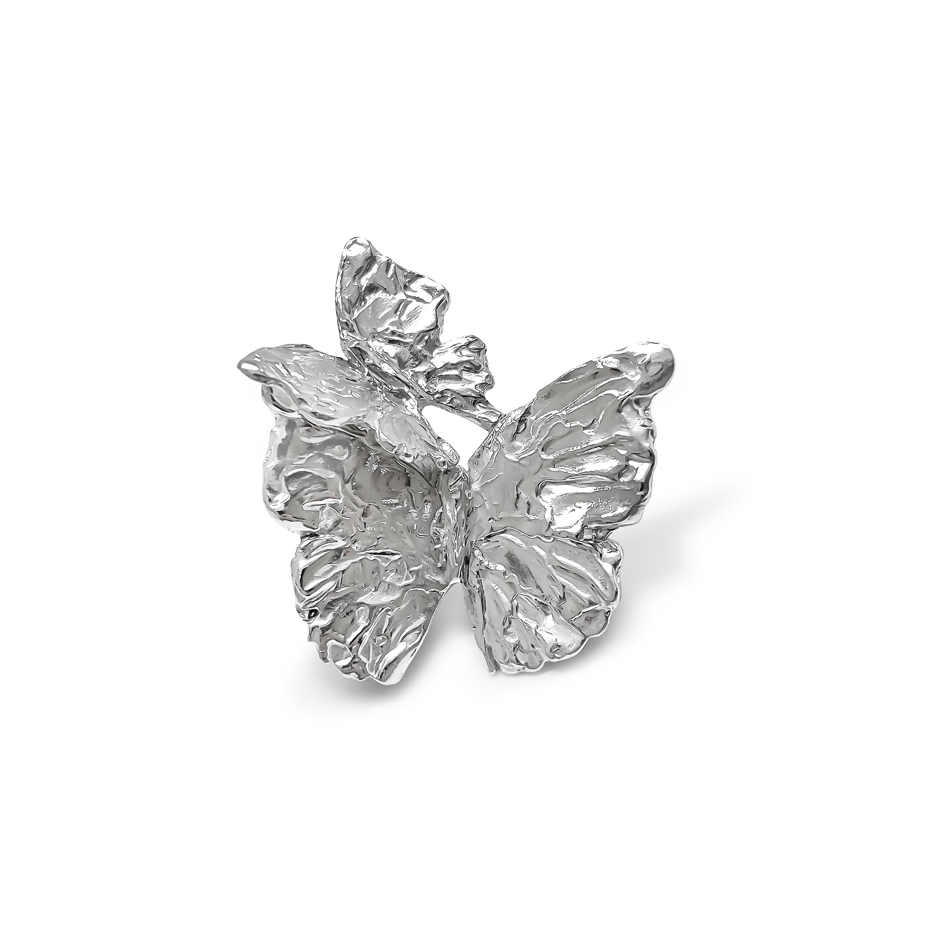 Intention: Double the Impact

Design: Medium and small butterflies perch gently on the ear, a reminder for balance and grace, while doubling down on the BELIEVE collection's message of self actualization.

Style Suggestions: Pair with the Butterfly