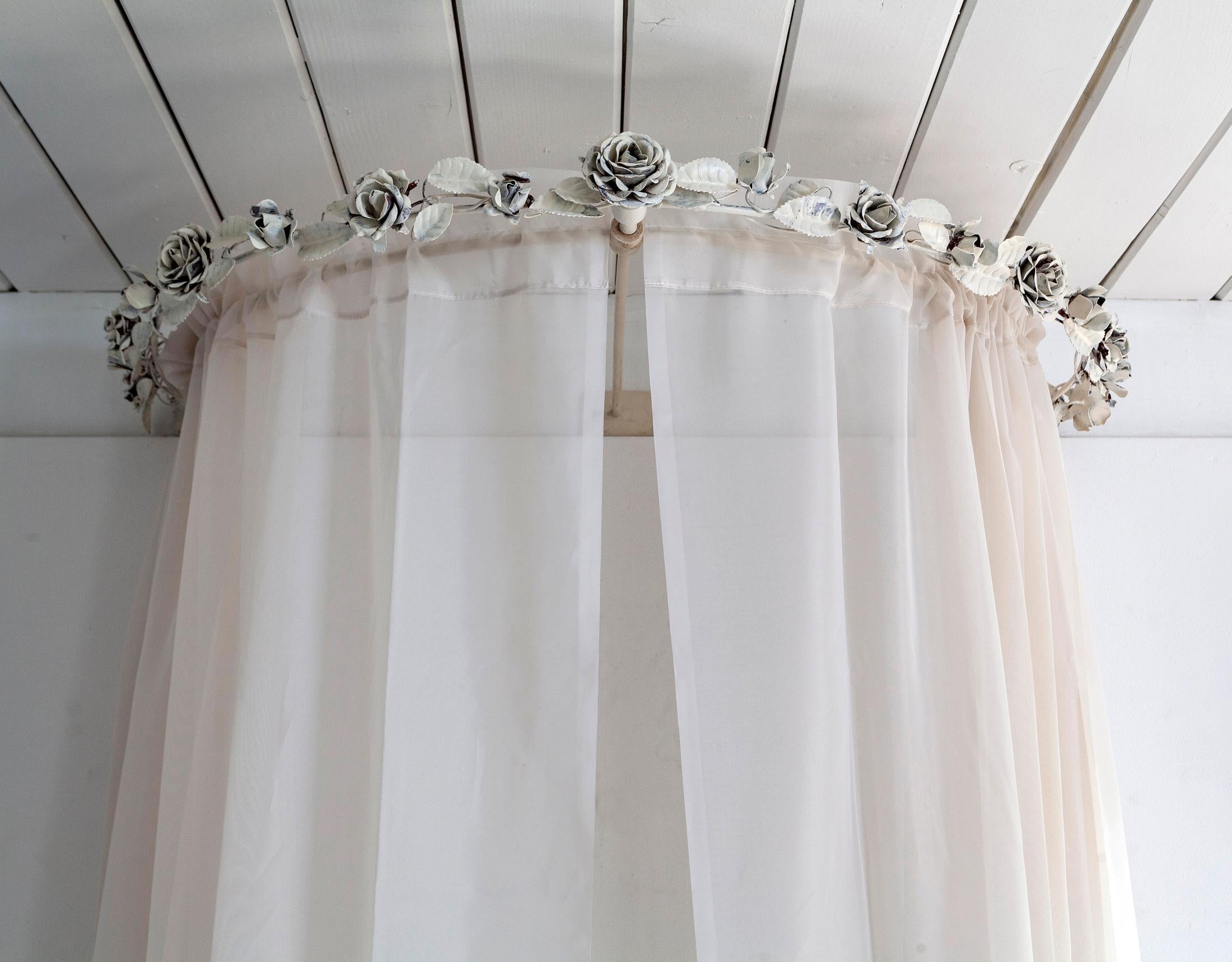 Cama Euro King Francesa Blanca Tallada a Mano de Doble Caña en venta 4