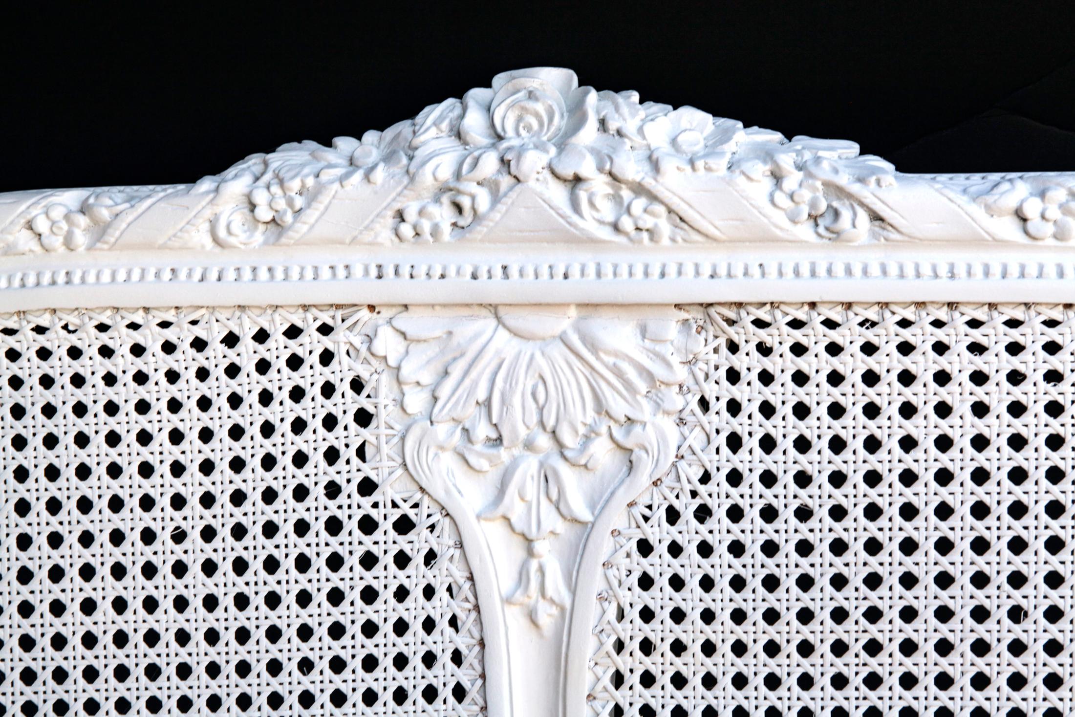 Français Lit Euro King français double canné blanc sculpté à la main en vente