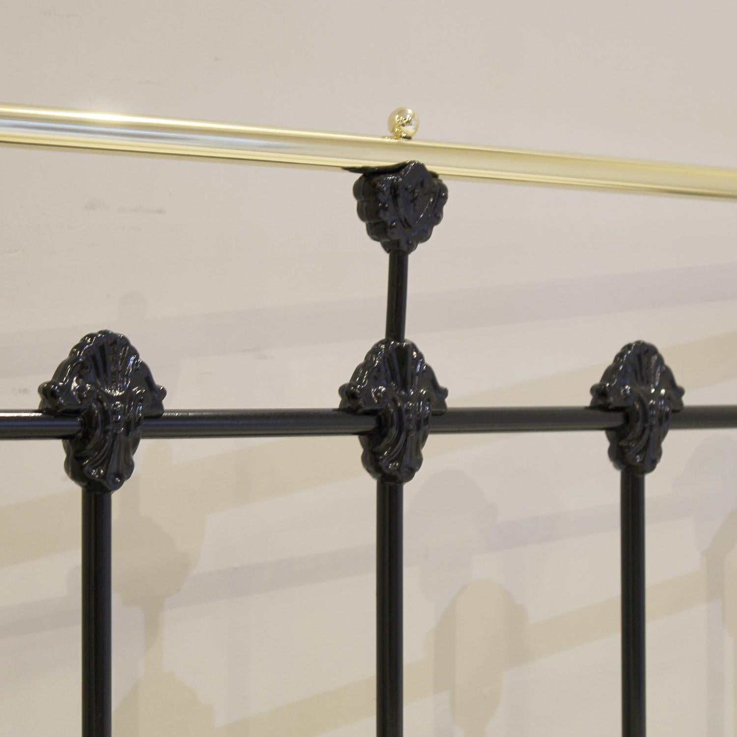Double Cast Iron and Brass Victorian Antique Bed in Black, MD164 For Sale 5