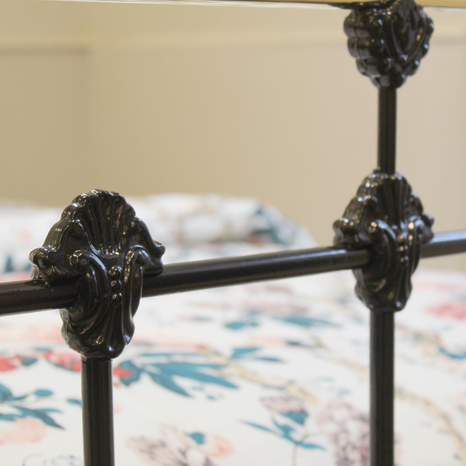 Double Cast Iron and Brass Victorian Antique Bed in Black, MD164 For Sale 2
