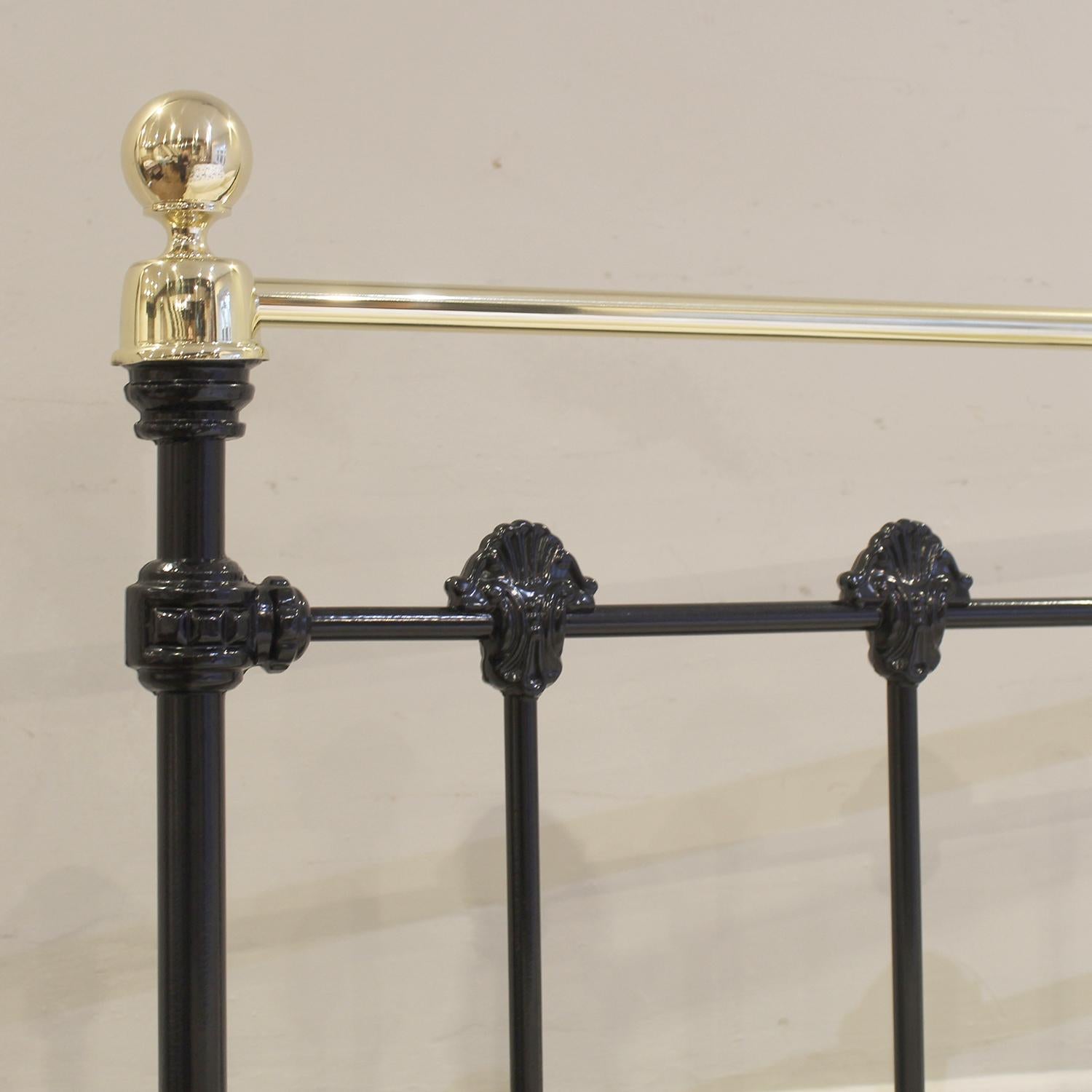 Double Cast Iron and Brass Victorian Antique Bed in Black, MD164 For Sale 4