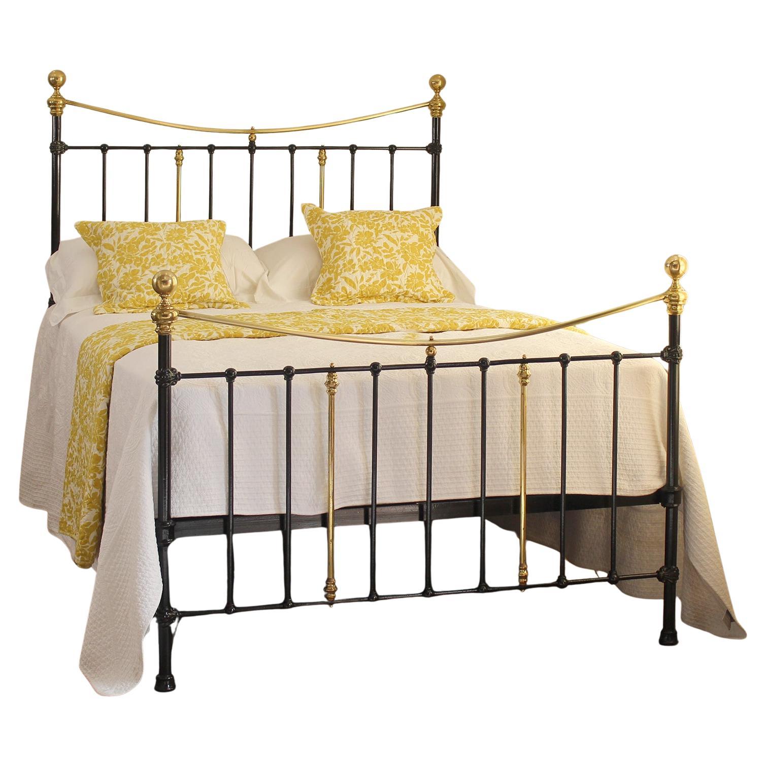 Doppeltes viktorianisches antikes Bett aus Gusseisen und Messing in Schwarz, MD173 im Angebot