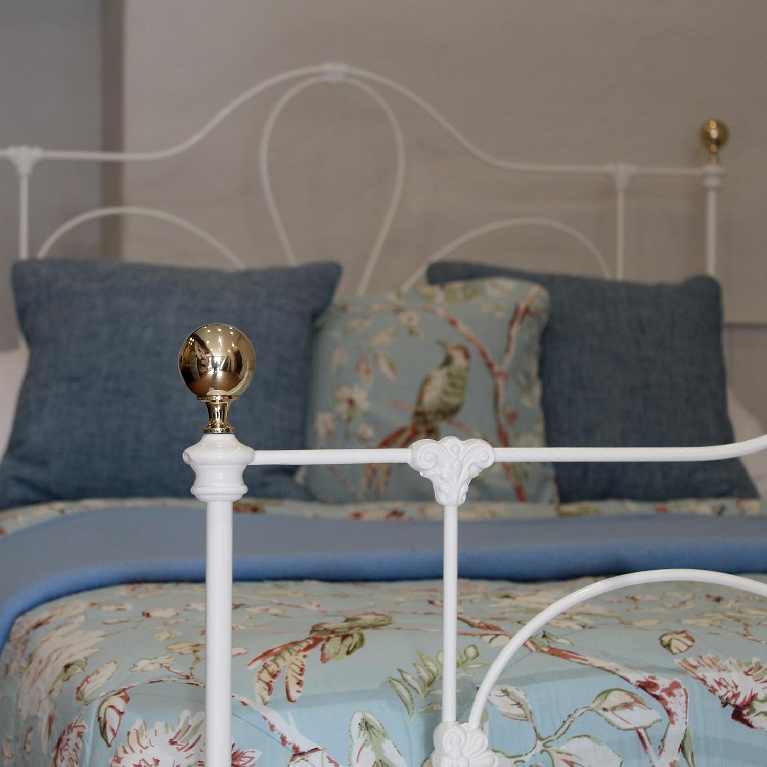 Double Cast Iron Bed, MD137 In Good Condition For Sale In Wrexham, GB