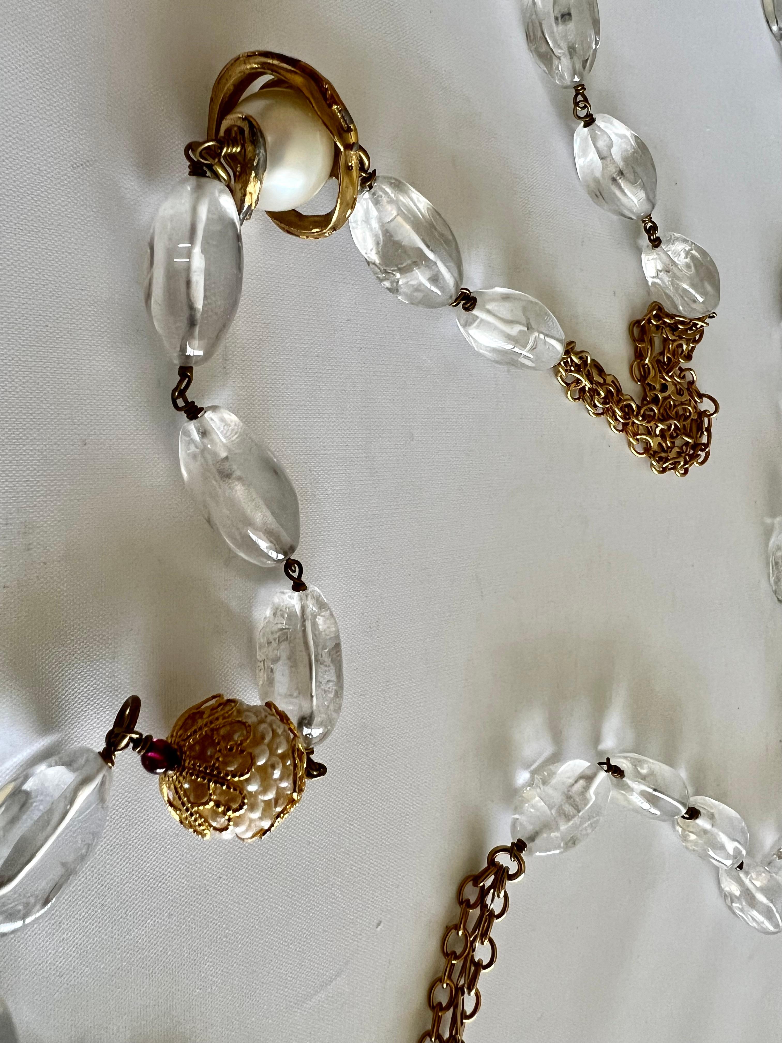 Französische Sautoir-Halskette mit Doppelkette, Bergkristall, Bronze und Kunstperlen Damen im Angebot