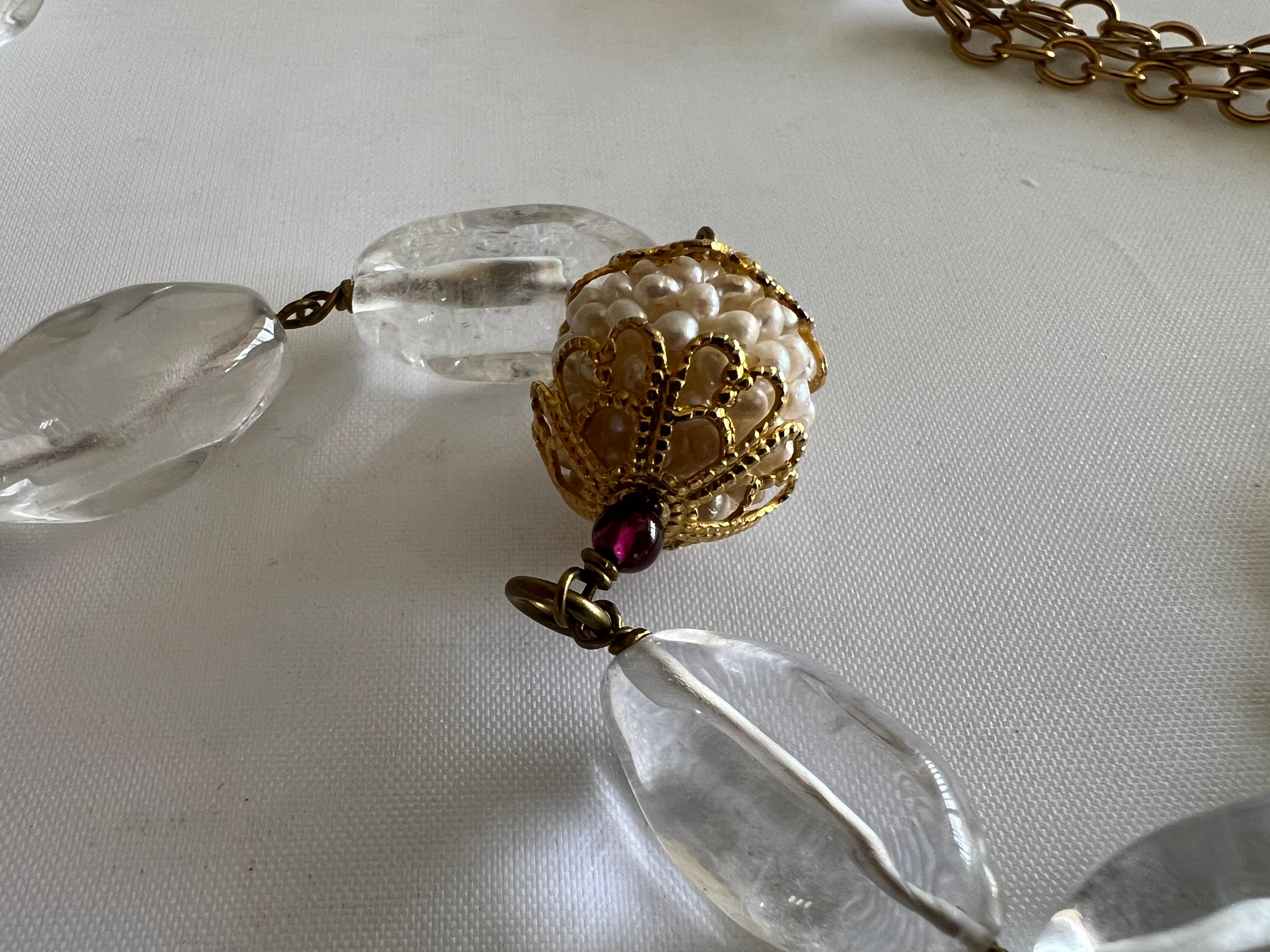 Chaîne double, collier sautoir français en cristal de roche, bronze et fausse perle en vente 1