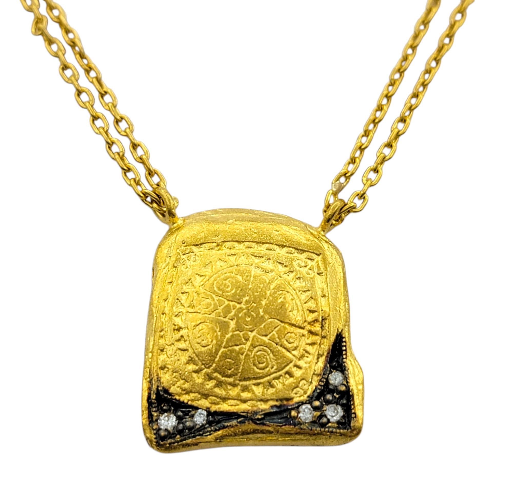 Contemporaneo Collana con ciondolo a doppia catena con diamanti in oro giallo 23,65 carati in vendita