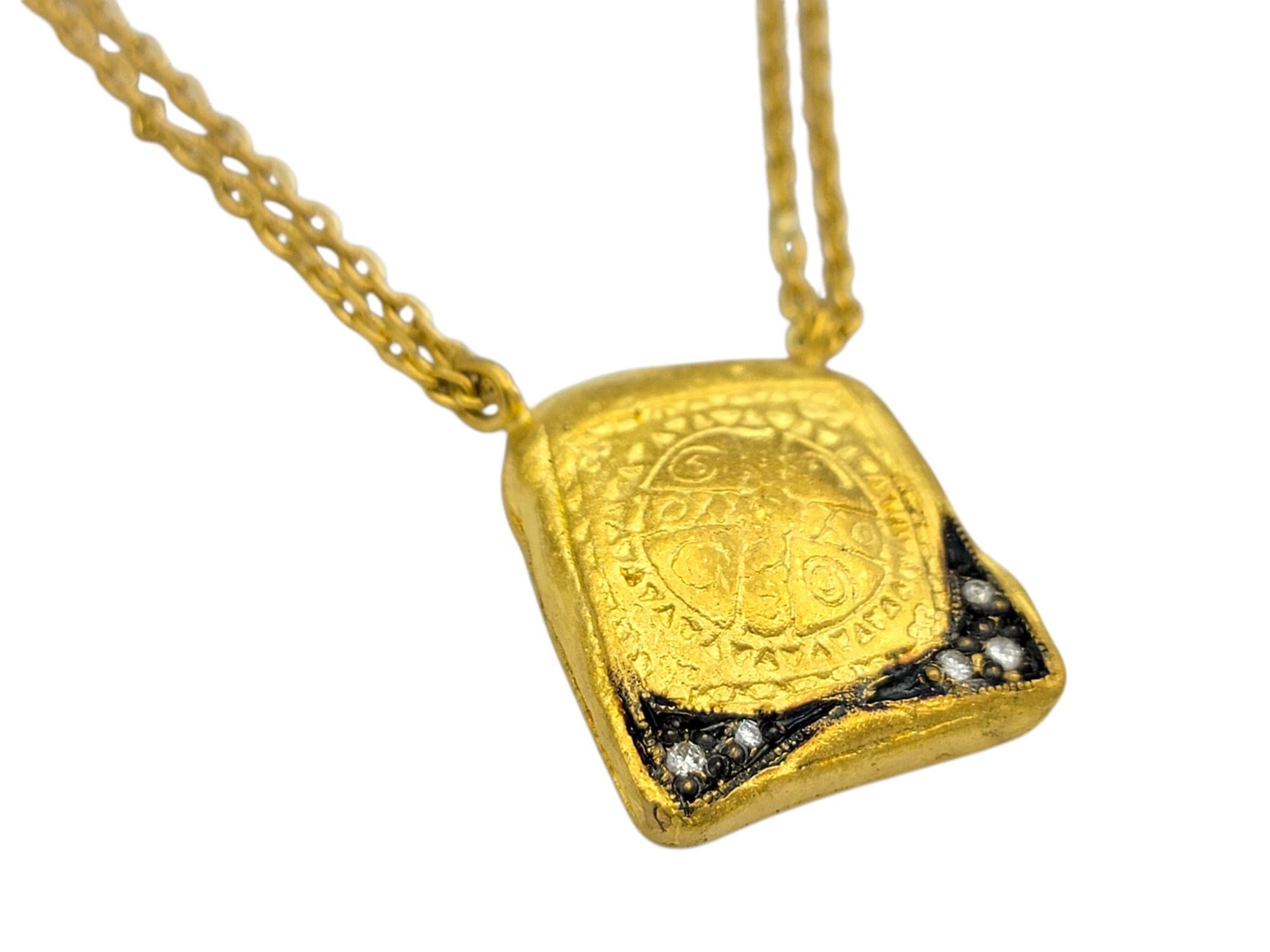 Taglio rotondo Collana con ciondolo a doppia catena con diamanti in oro giallo 23,65 carati in vendita