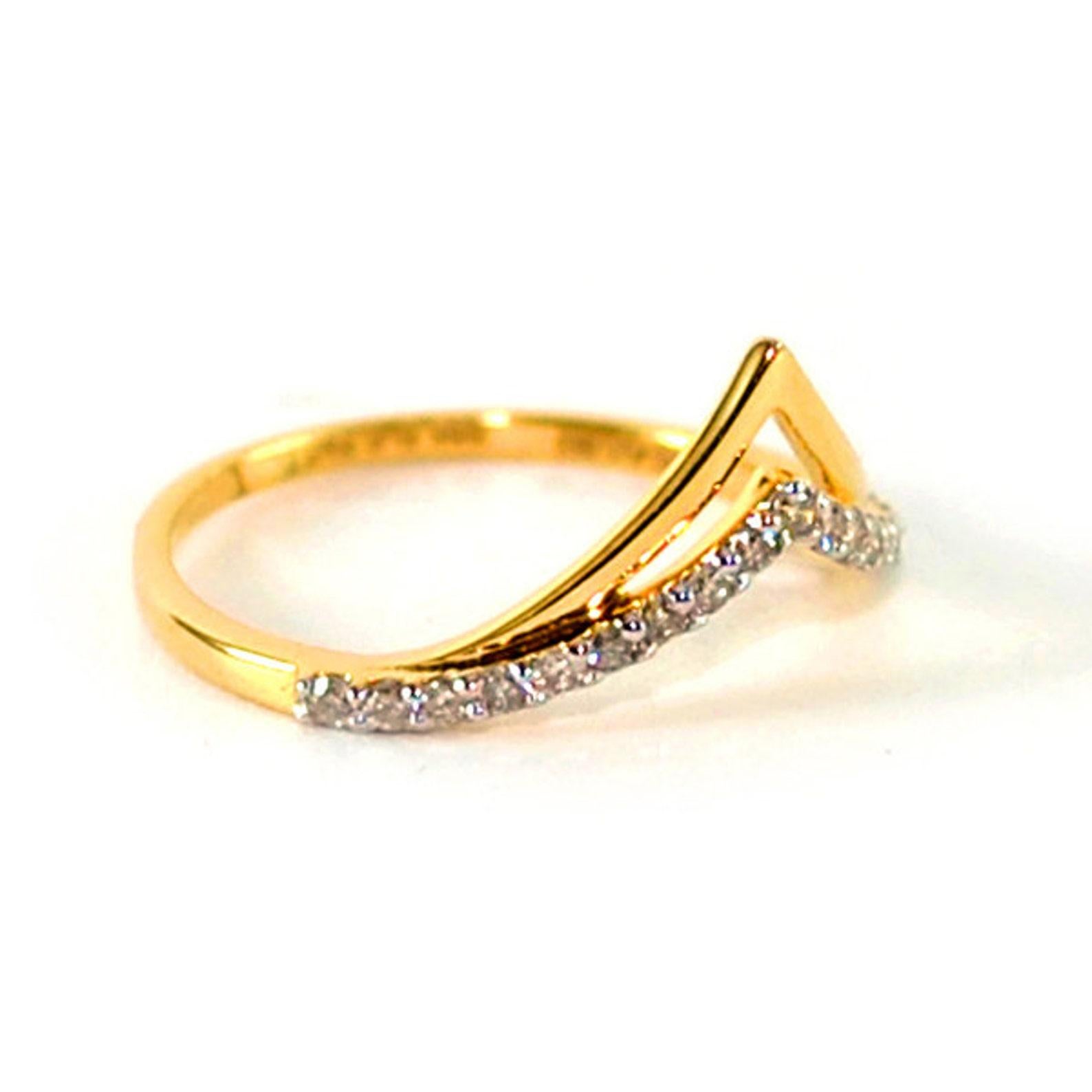 Double Chevron V Wedding Ring 14k Gold Stackable Diamond Band Unique Gift. In New Condition For Sale In Chicago, IL