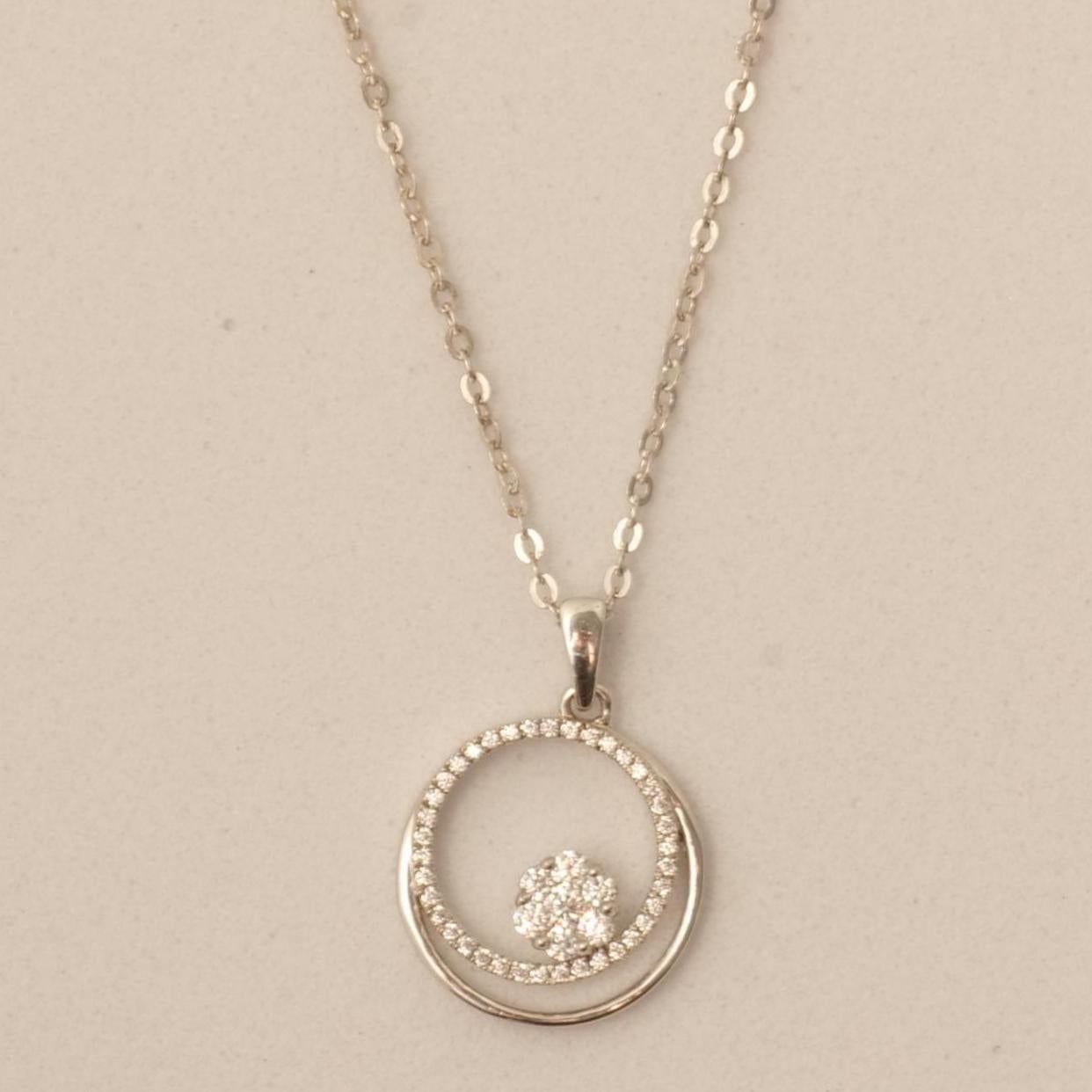 De las mujeres Collar Colgante de Doble Círculo de Diamantes en Oro Macizo de 14 K (Certificado) en venta