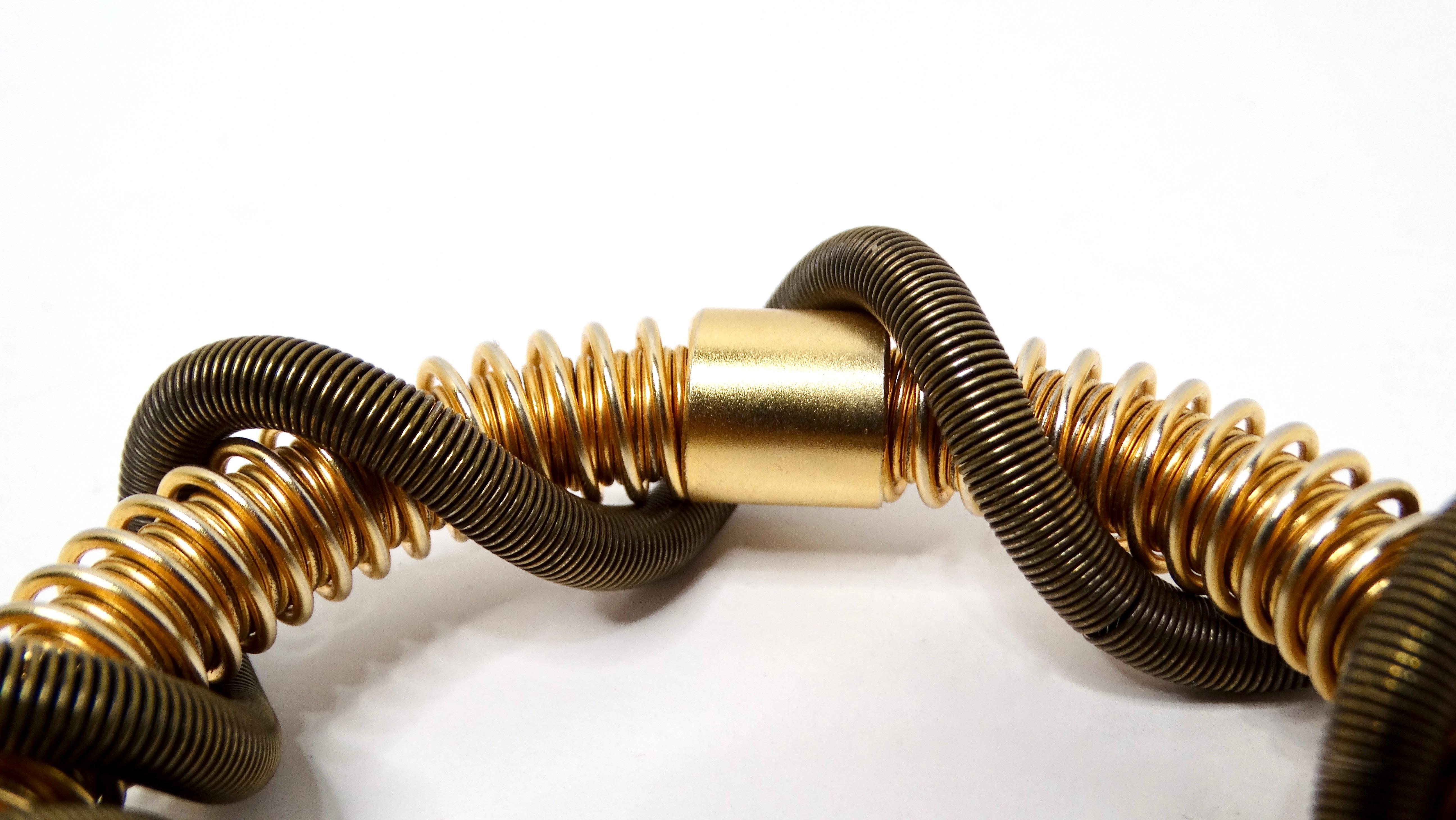 Bracciale a doppia spirale con filo geometrico verde e oro In condizioni buone in vendita a Scottsdale, AZ