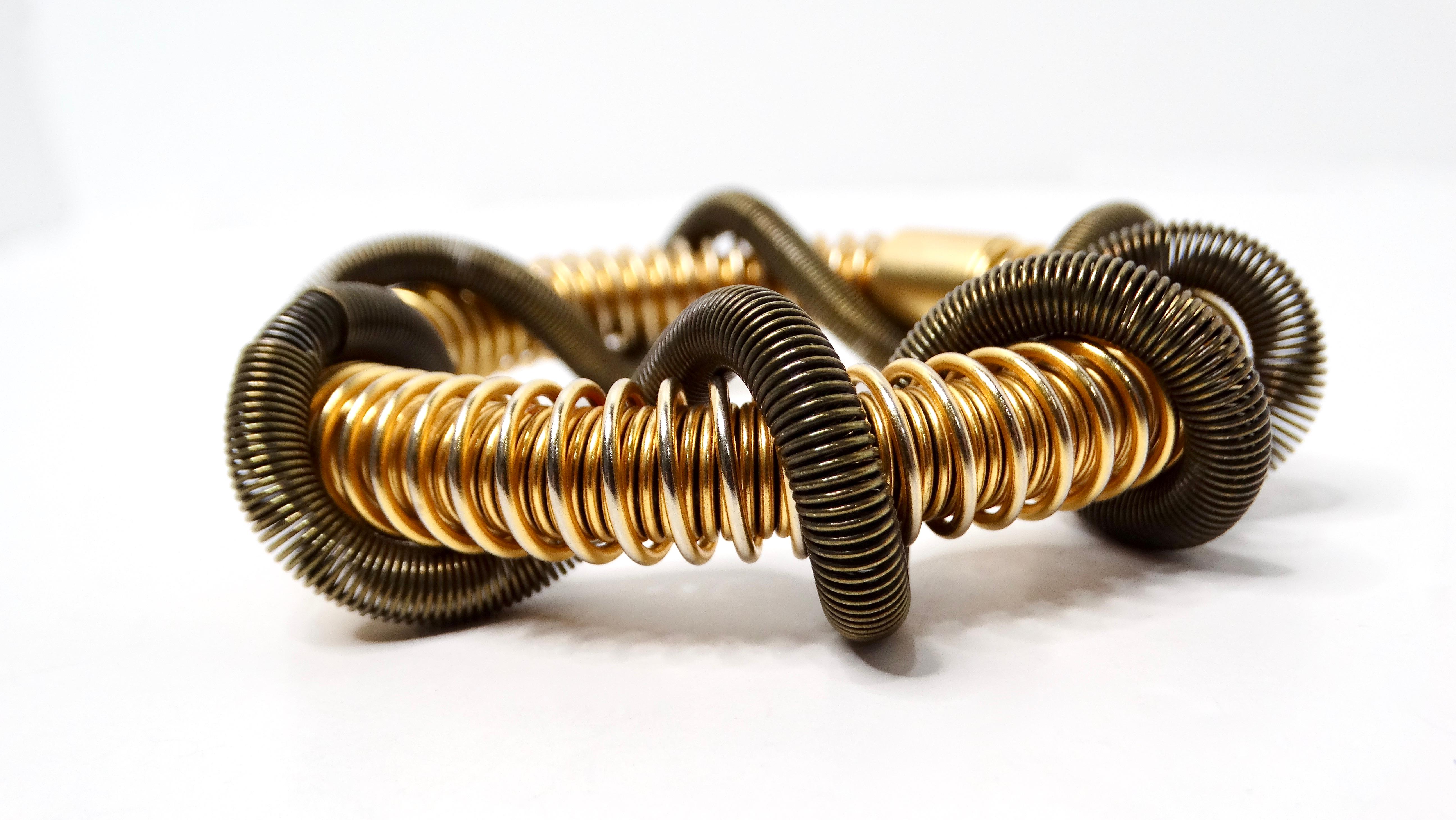 Donna Bracciale a doppia spirale con filo geometrico verde e oro in vendita