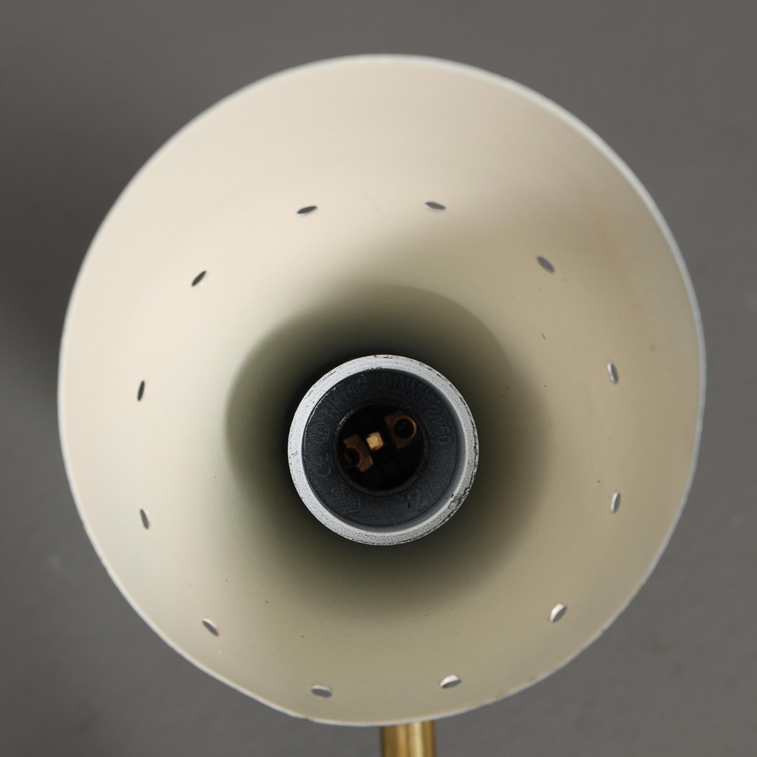 Double Cone Mid-Century Modern Wall Sconce in Brass and Black Lacquer Shades en Nuevo estado para la venta en Bochum, NRW