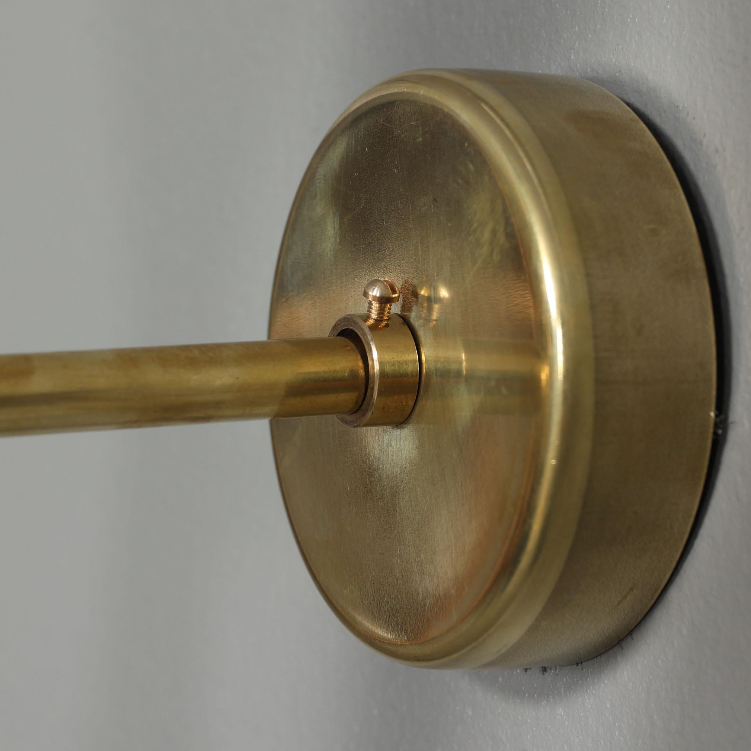 Double Cone Mid-Century Modern Wall Sconce in Brass and Black Lacquer Shades Siglo XXI y contemporáneo en venta