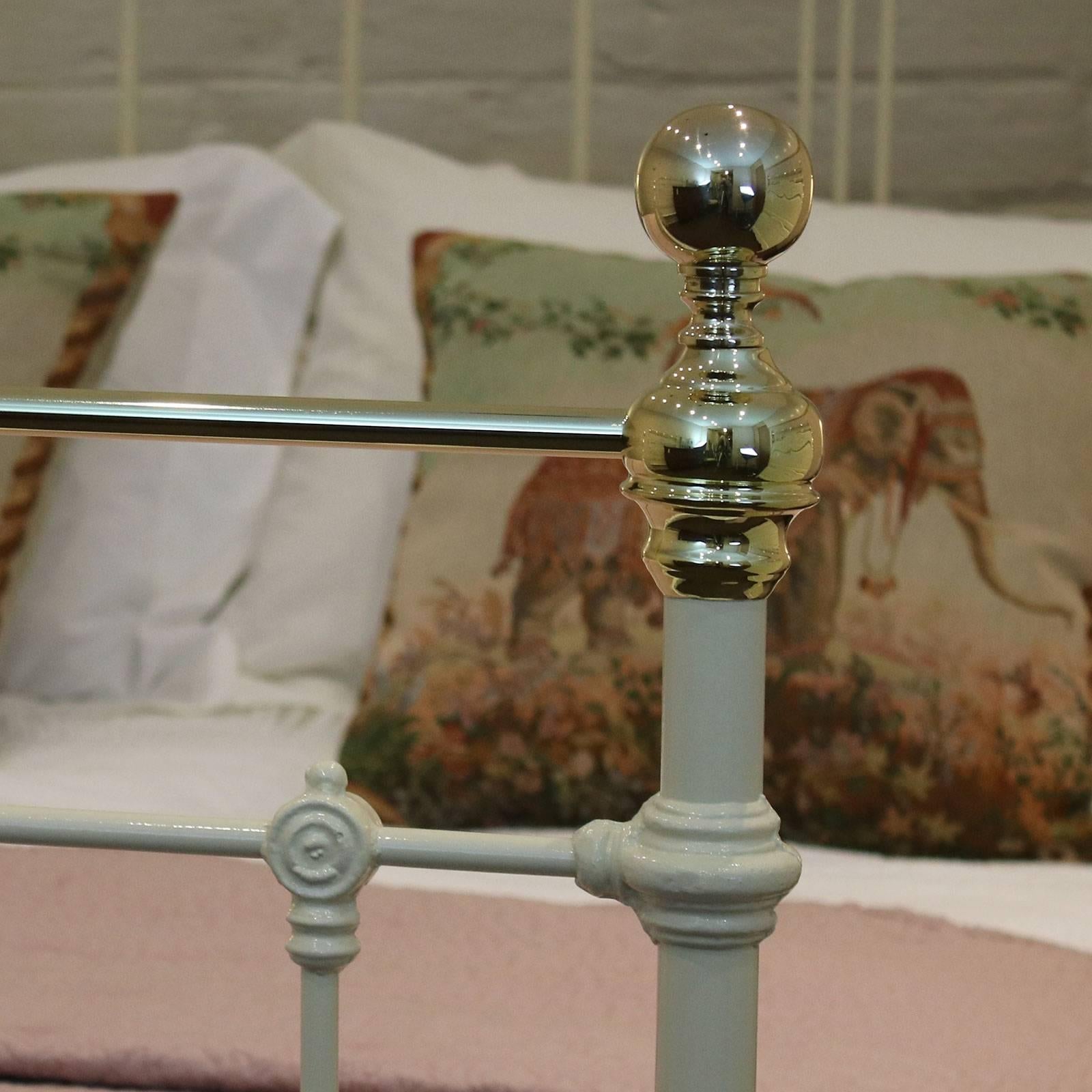 Double Cream Antique Bed, MD61 1