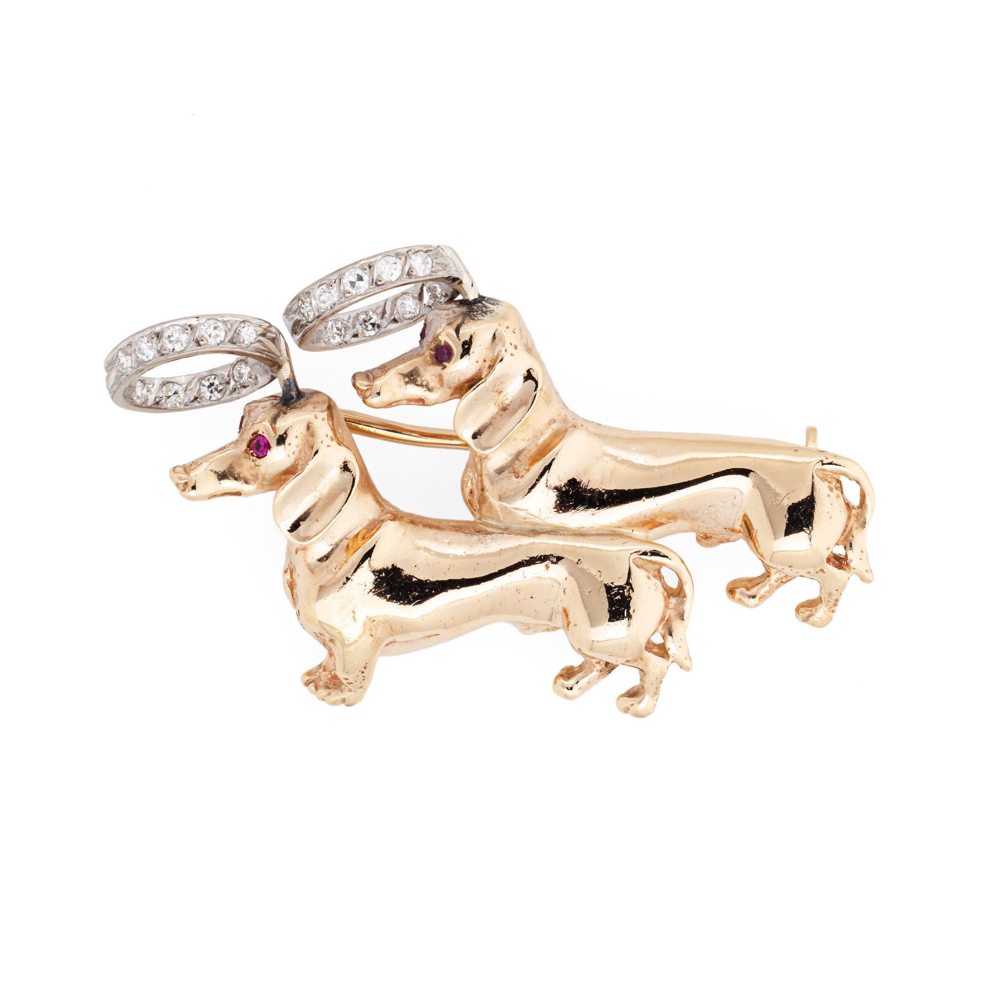 Doppelter Dachshund Hundeanhänger mit Engel-Halo Vintage 14k Gold Diamant-Tierschmuck (Moderne) im Angebot