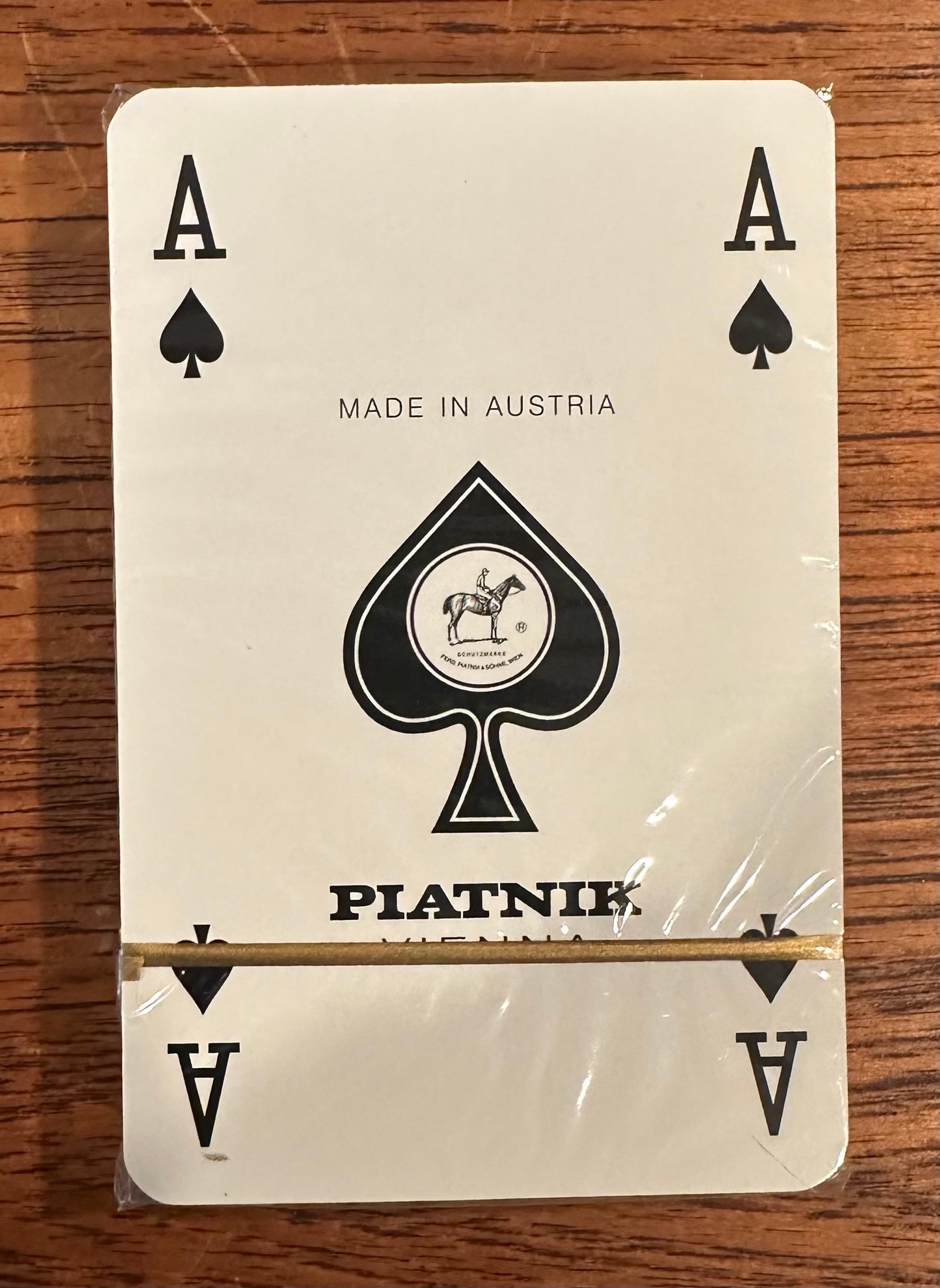 Ensemble de cartes à jouer de deux niveaux par Harrods of London - Nouveau stock ancien en vente 4