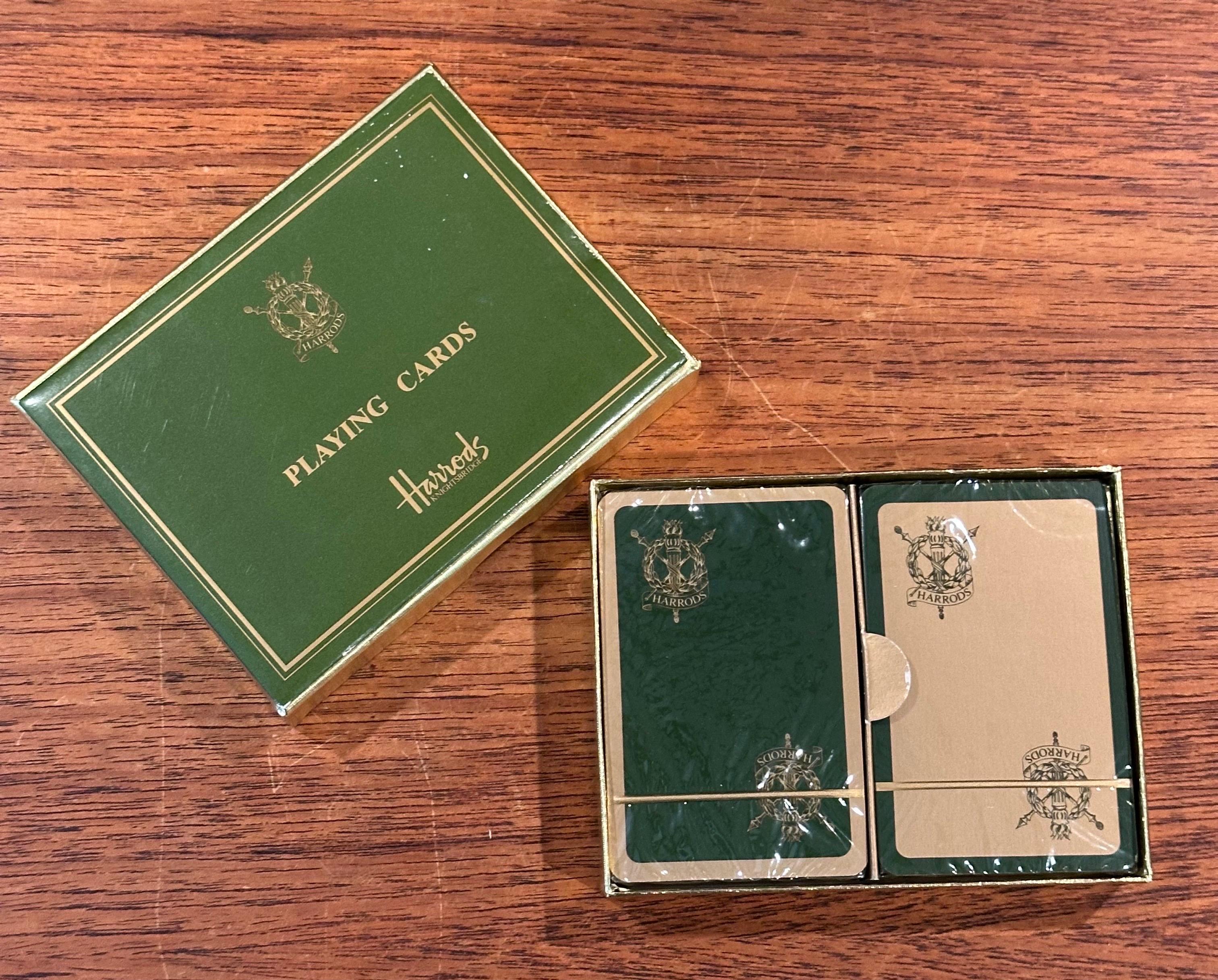 Plastique Ensemble de cartes à jouer de deux niveaux par Harrods of London - Nouveau stock ancien en vente