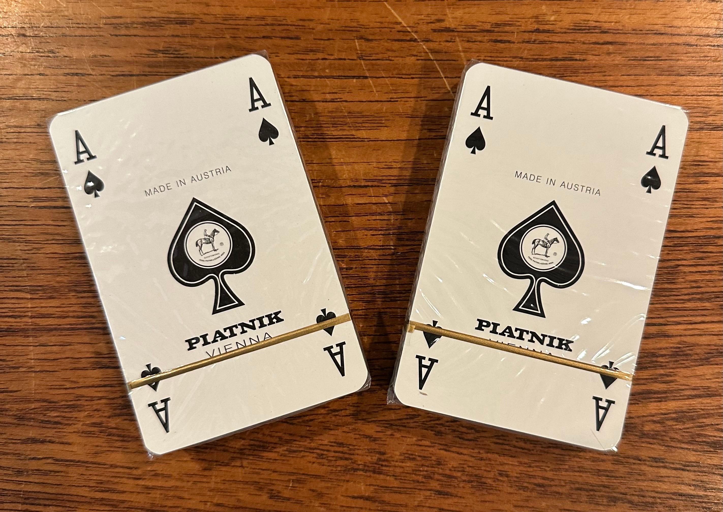 Ensemble de cartes à jouer de deux niveaux par Harrods of London - Nouveau stock ancien en vente 3