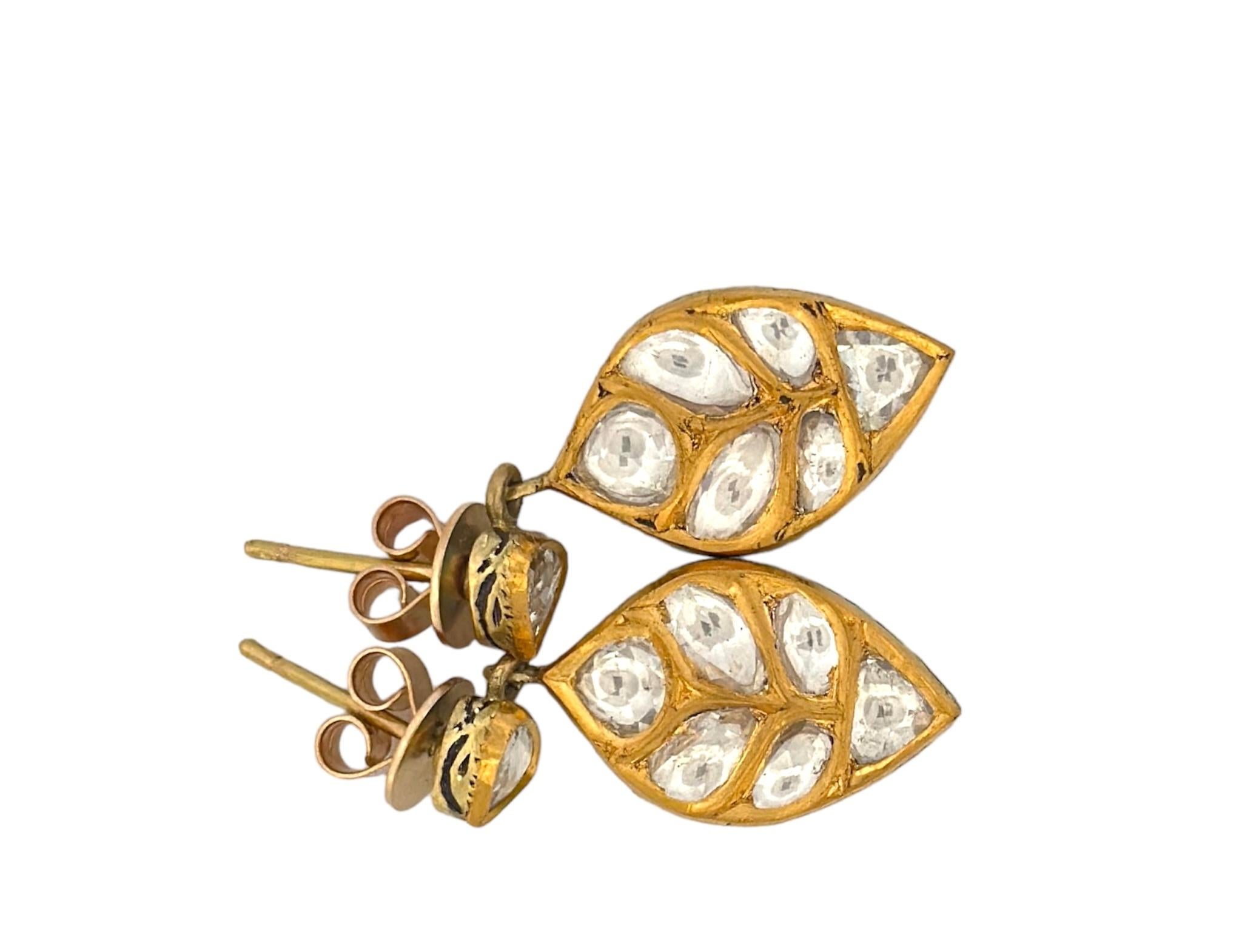 Rétro Double plaisir : boucles d'oreilles avec motifs uniques à l'avant et à l'arrière en vente