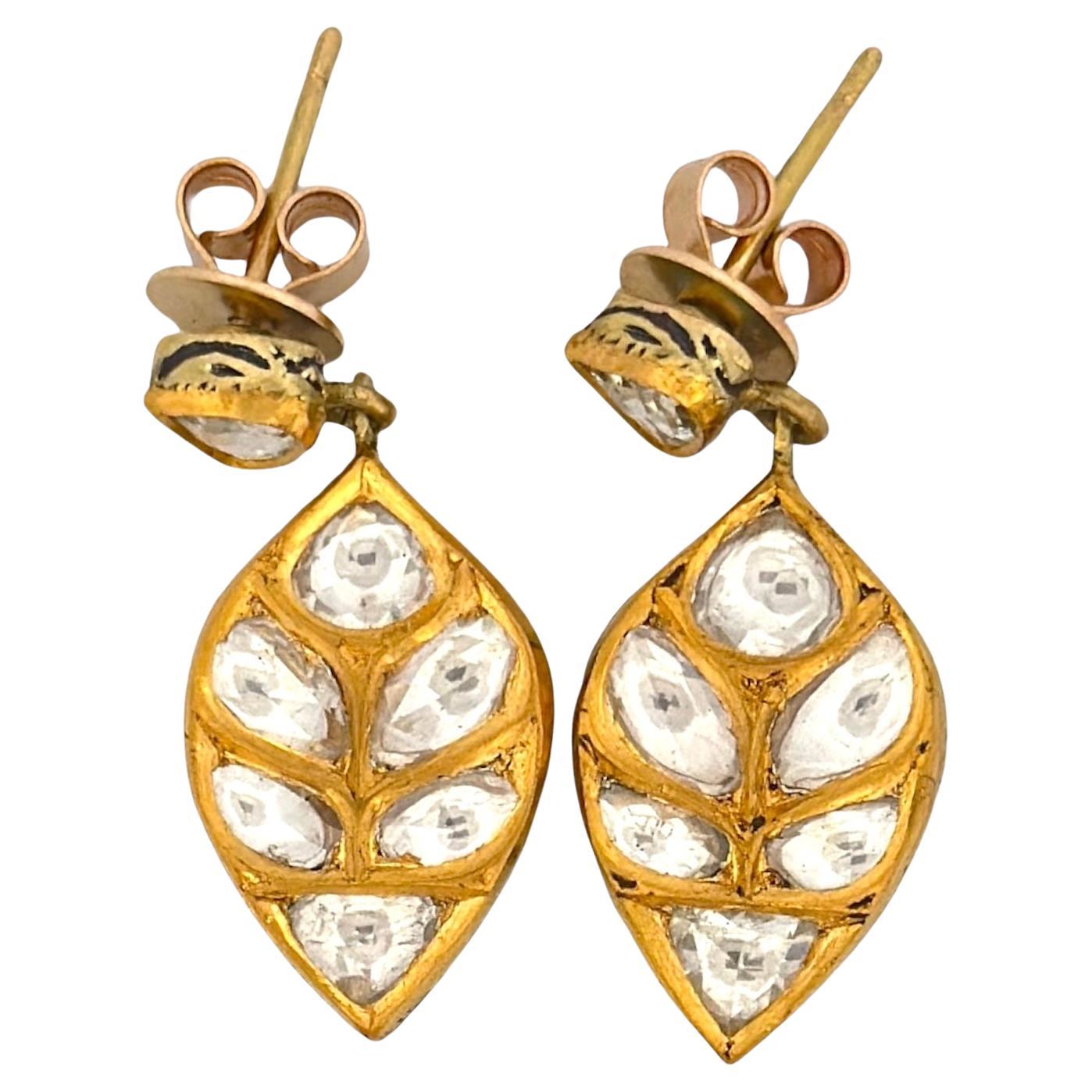 Double plaisir : boucles d'oreilles avec motifs uniques à l'avant et à l'arrière