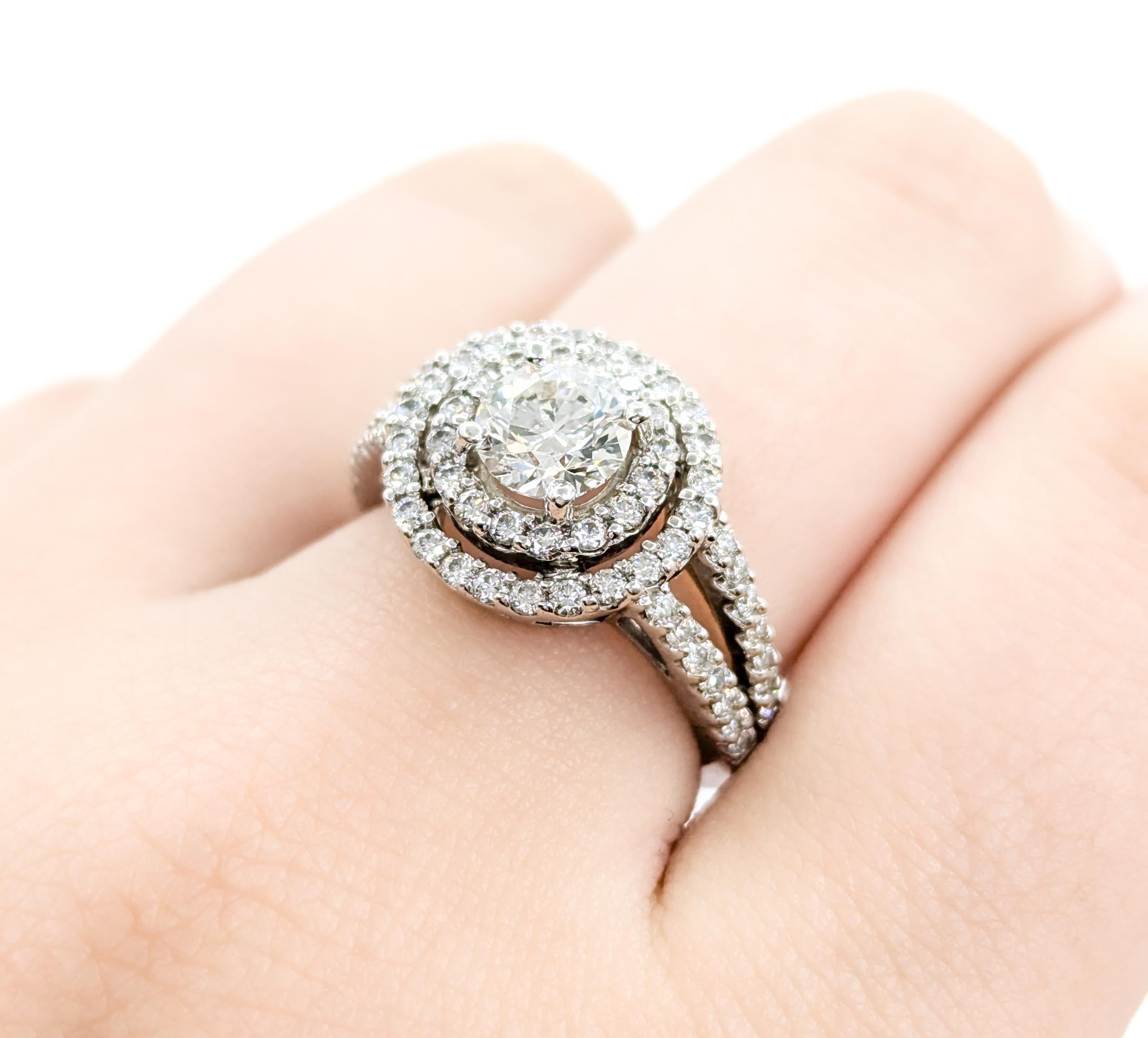 Doppelter Diamant Halo .90 Karat GIA zertifizierter Verlobungsring aus Weißgold im Zustand „Hervorragend“ in Bloomington, MN