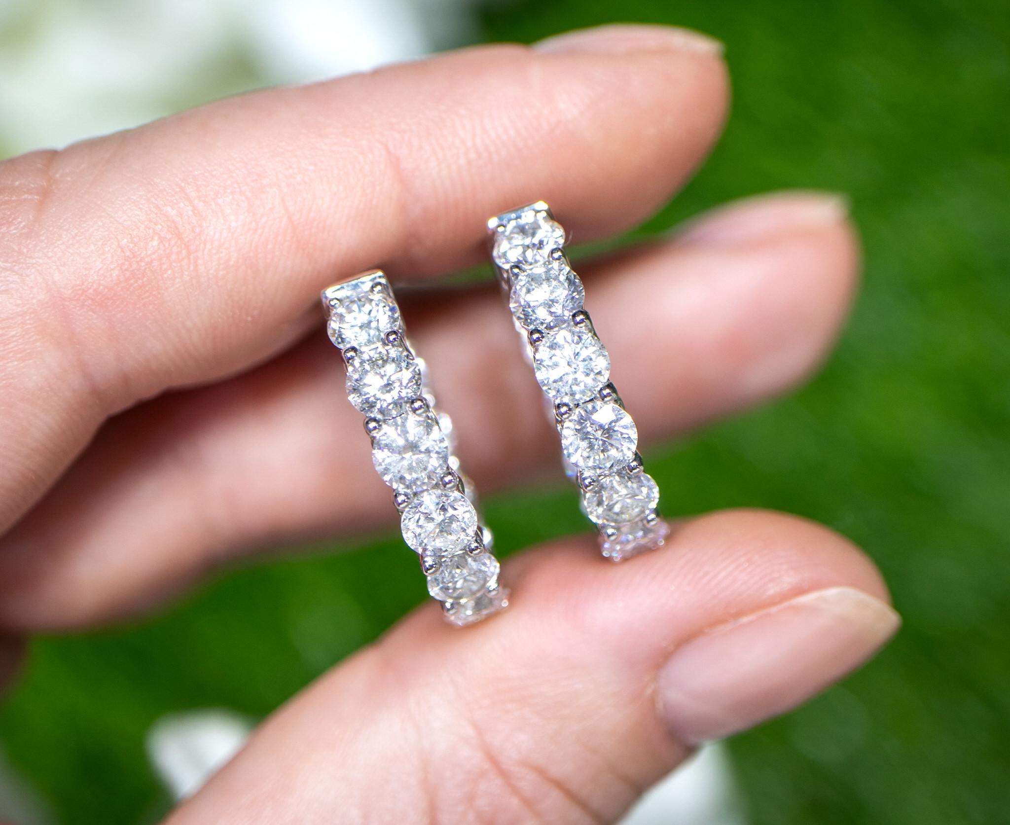 Double Diamond Hoop Earrings Round Cut 6.1 Carats 18K Gold In Excellent Condition For Sale In Laguna Niguel, CA