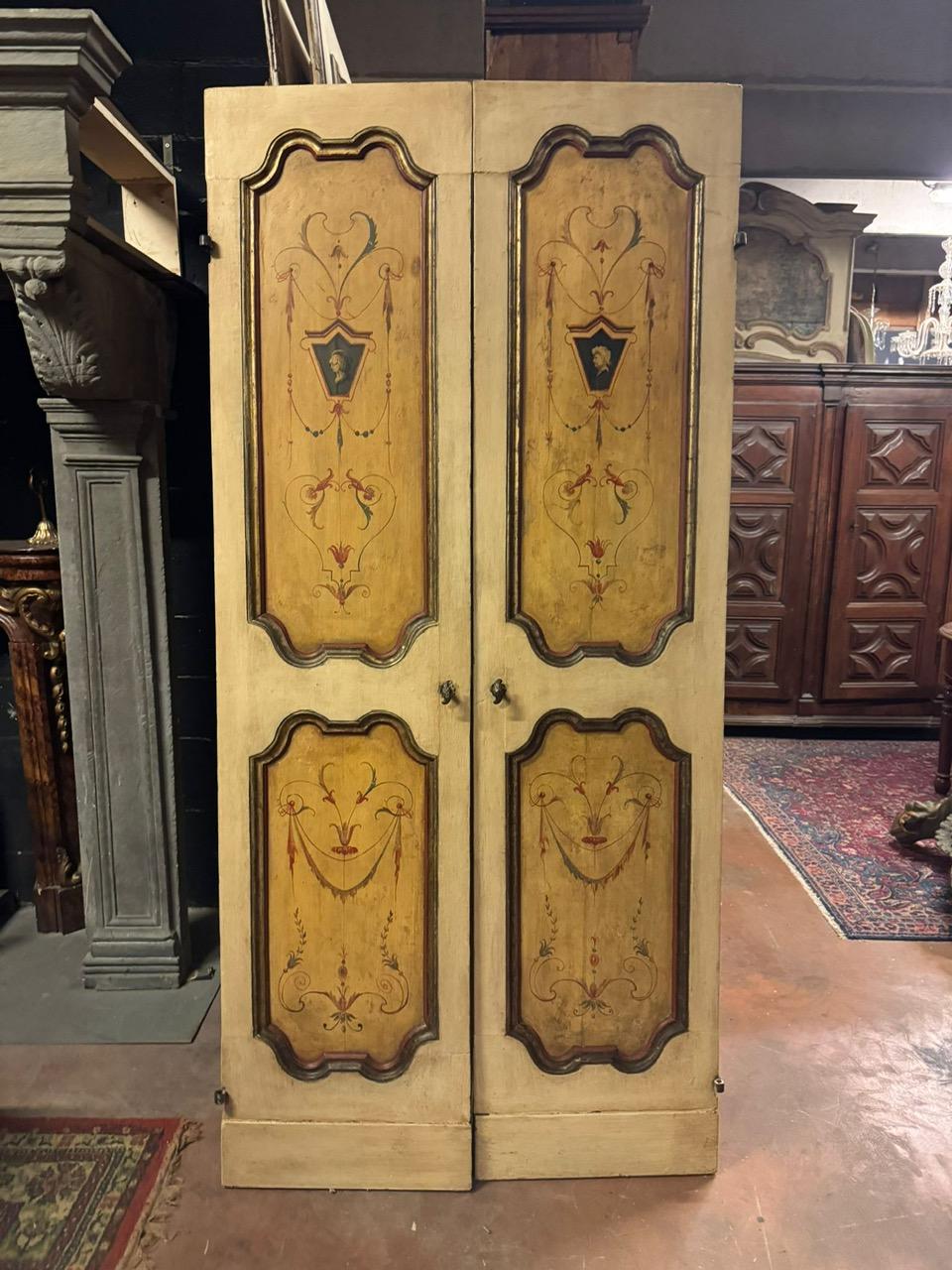 Antique double interior door, made of solid wood lacquered and painted in the panels, enriched with wavy and gilded mouldings.
Wavy panels carved and painted with curl decorations, festoons and profiles of male faces, double-sided: lacquered and