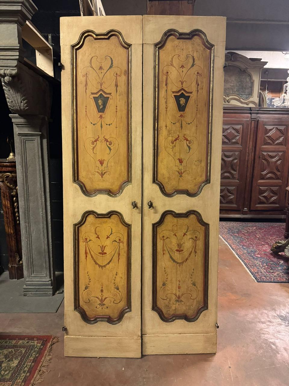 italien Double door in lacquered and painted wood, golden moldings, Italy en vente
