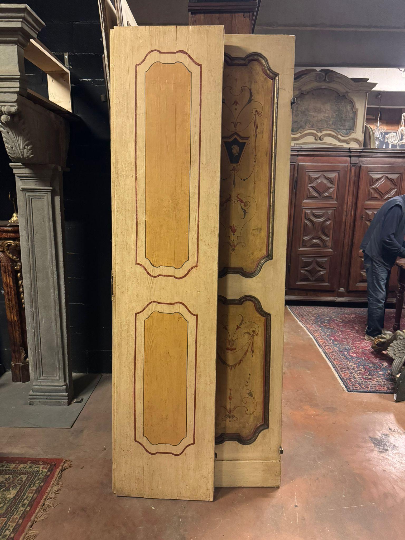 Peint à la main Double door in lacquered and painted wood, golden moldings, Italy en vente