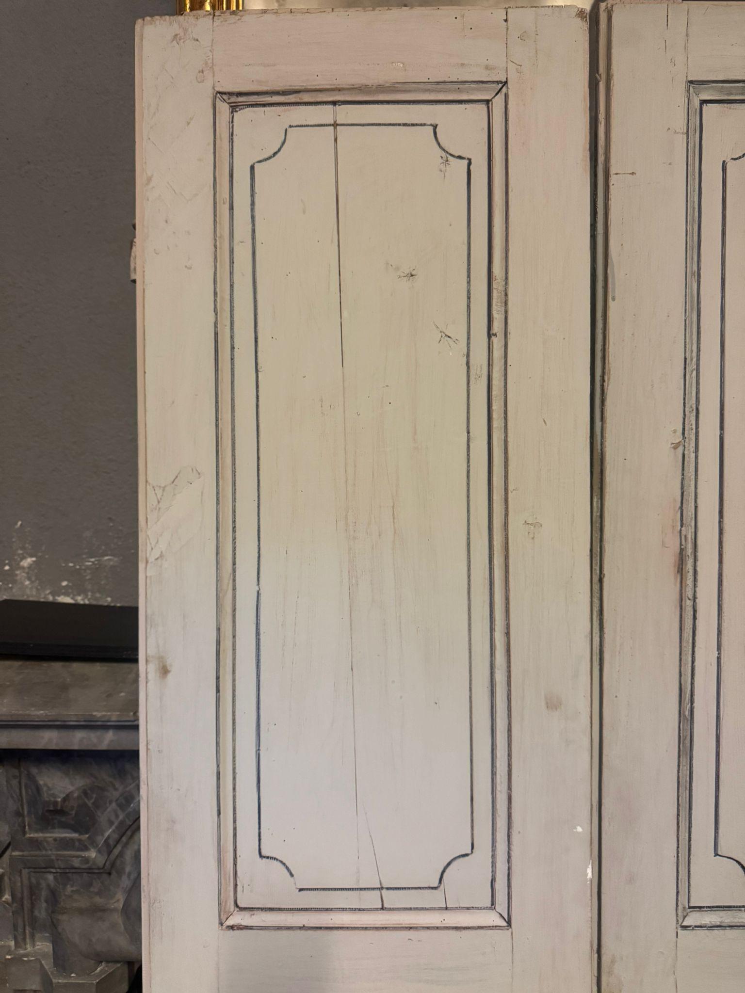 Puerta doble de madera lacada, azul claro y polvo gris, Italia en Bueno estado para la venta en Cuneo, Italy (CN)