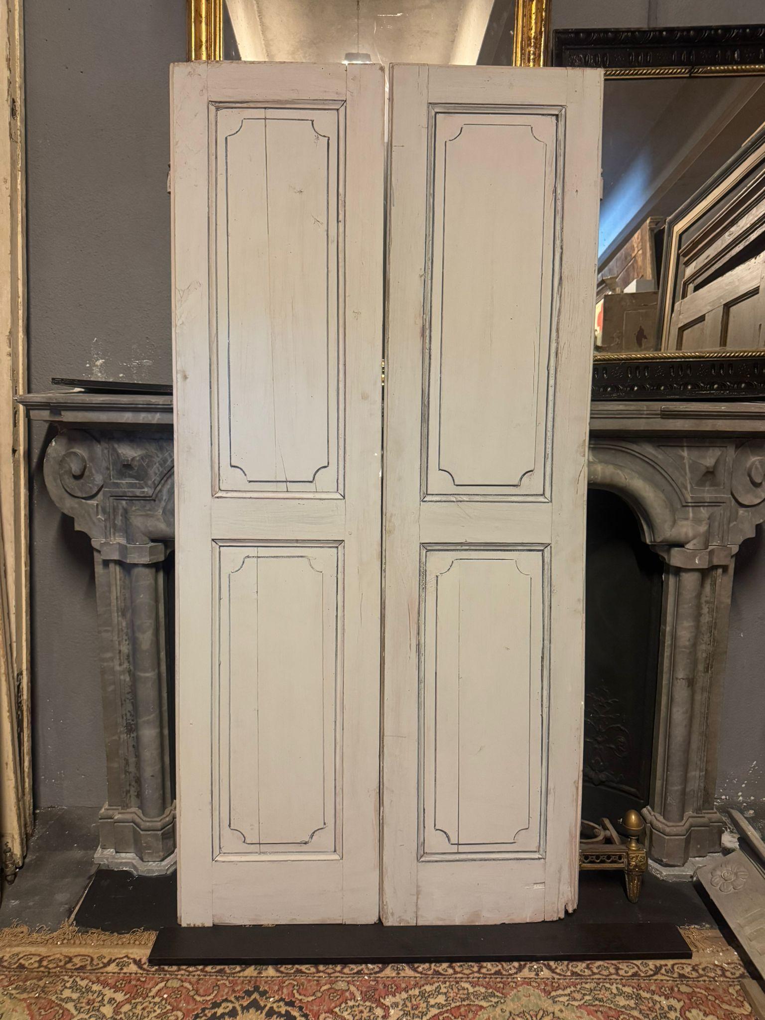Puerta doble de madera lacada, azul claro y polvo gris, Italia siglo XIX en venta