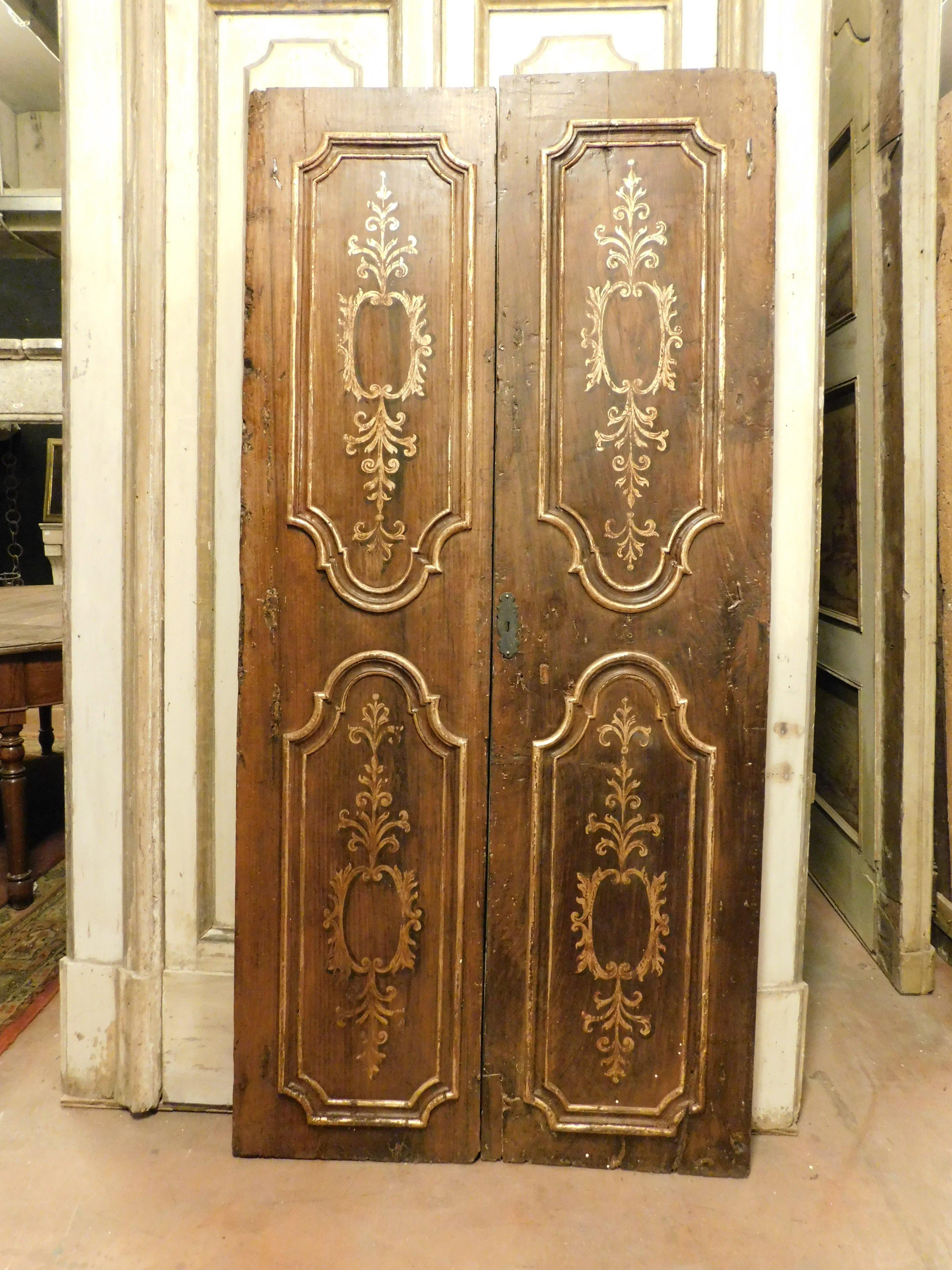 Puerta doble, de nogal con decoración dorada, Italia Pintado a mano en venta