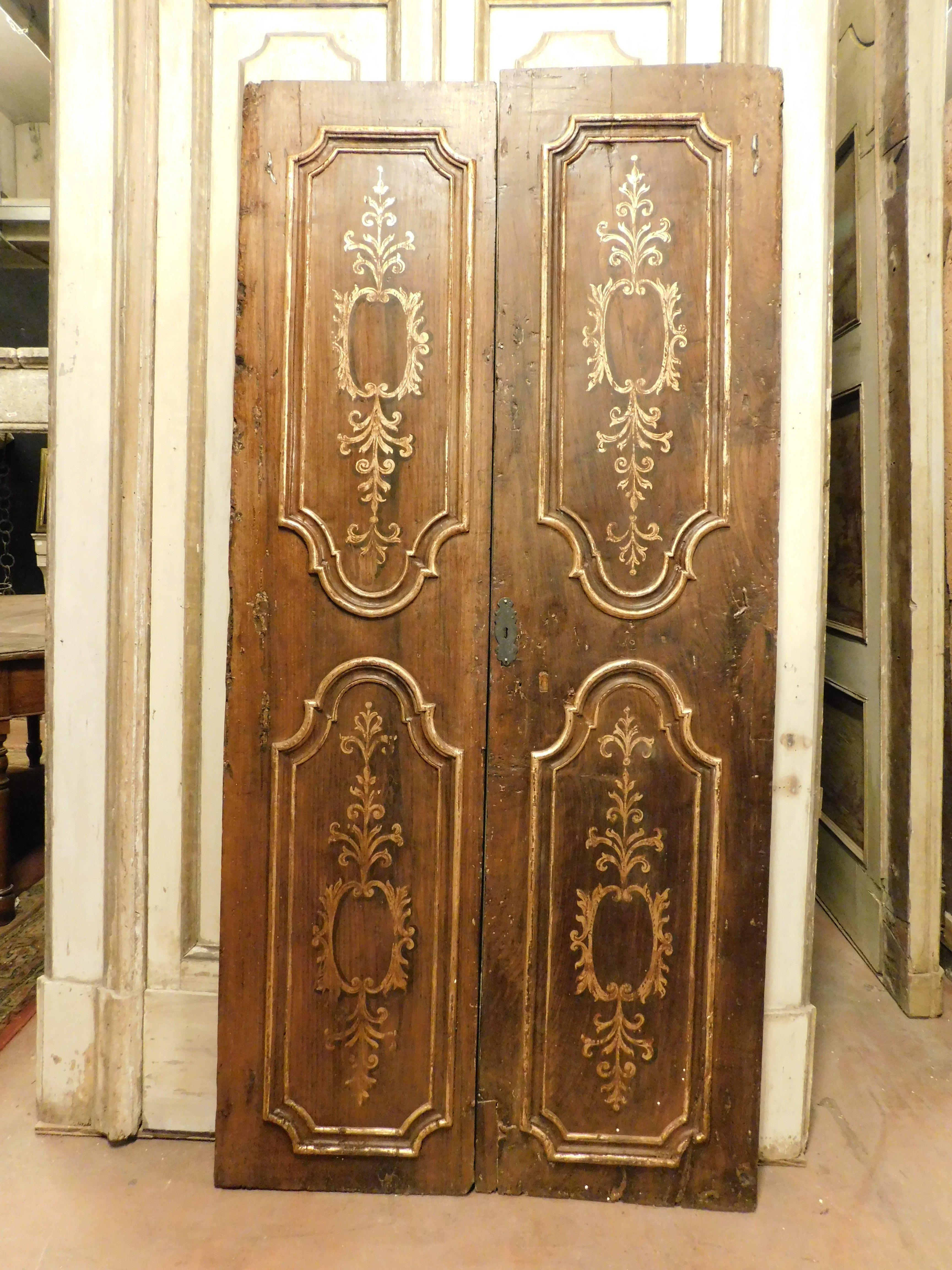 Puerta doble, de nogal con decoración dorada, Italia en Bueno estado para la venta en Cuneo, Italy (CN)