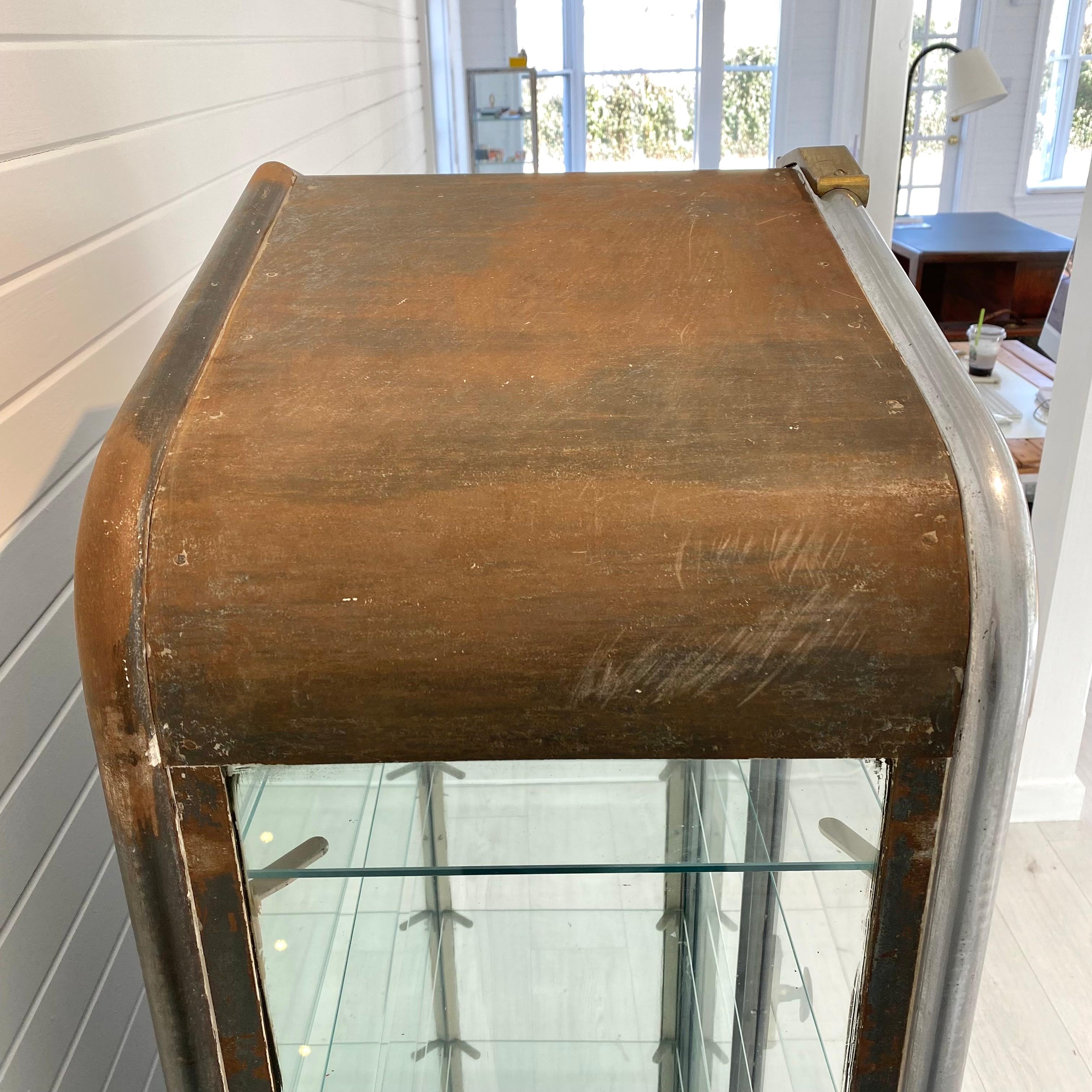 Double Door Iron and Glass Vitrine, 1920s Argentina For Sale 12