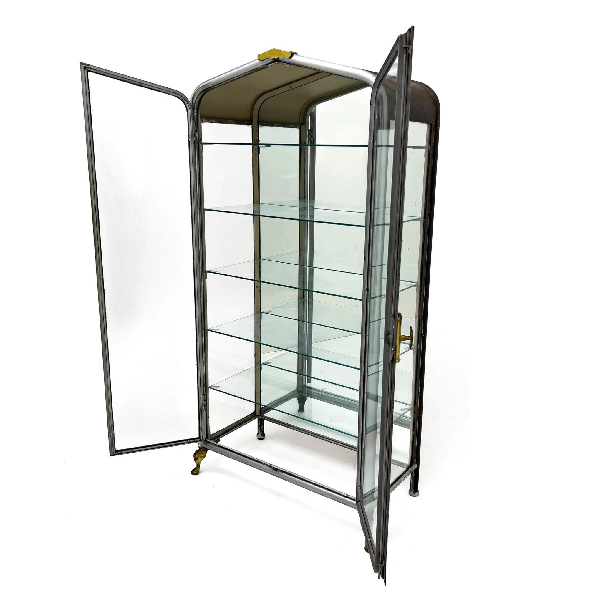 A gorgeous Art Deco Vitrine made in the 1920s, Argentina. Perfect for displaying collectibles, valuables, and miscellaneous curiosities. Spacious and elegant, this piece was made to elevate your space, whether it be at home or in a luxury store.