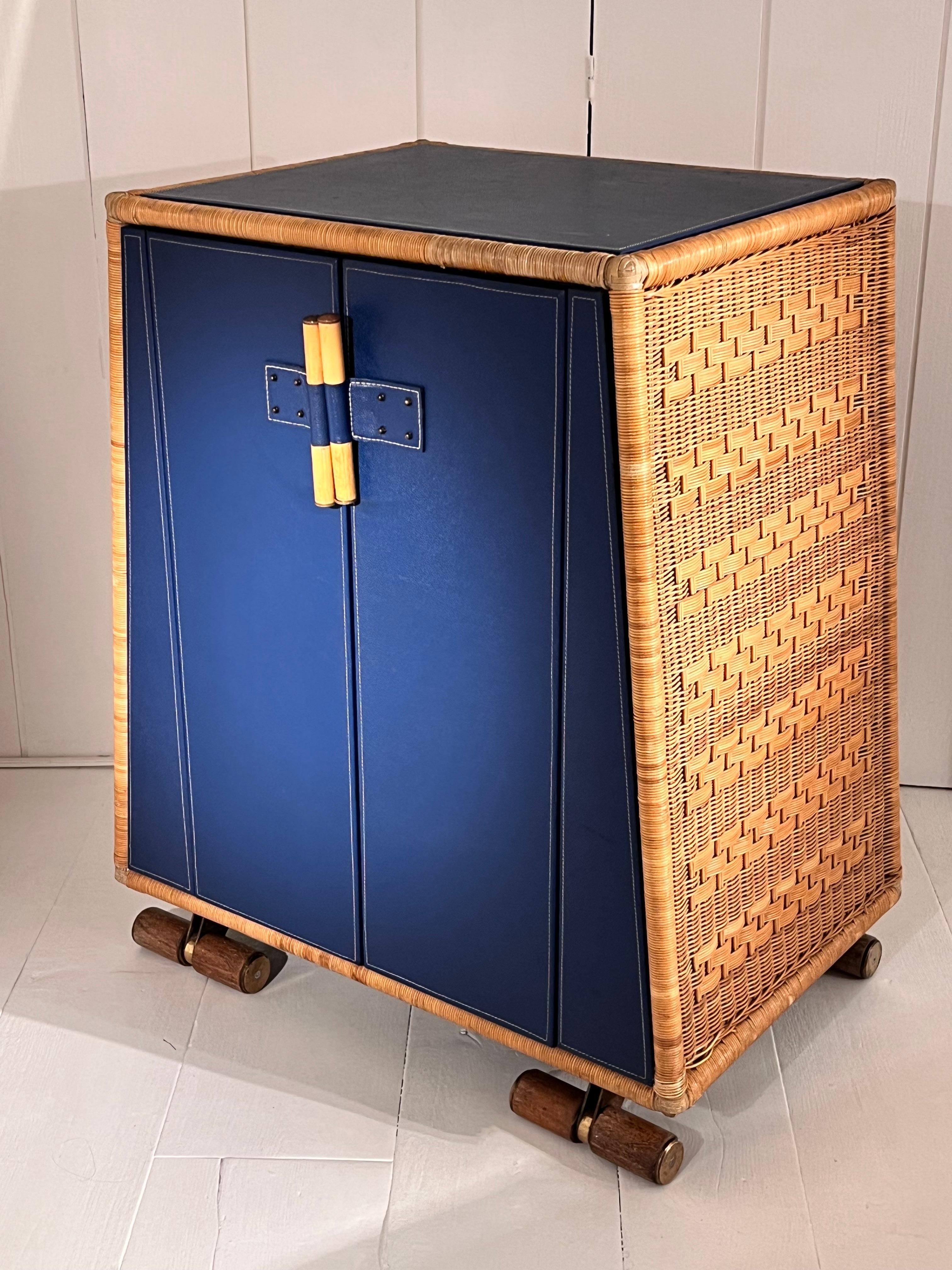 Armadio a due ante in rattan e pelle di Ronald Cecil Sportes, 1999 ca. in vendita 4
