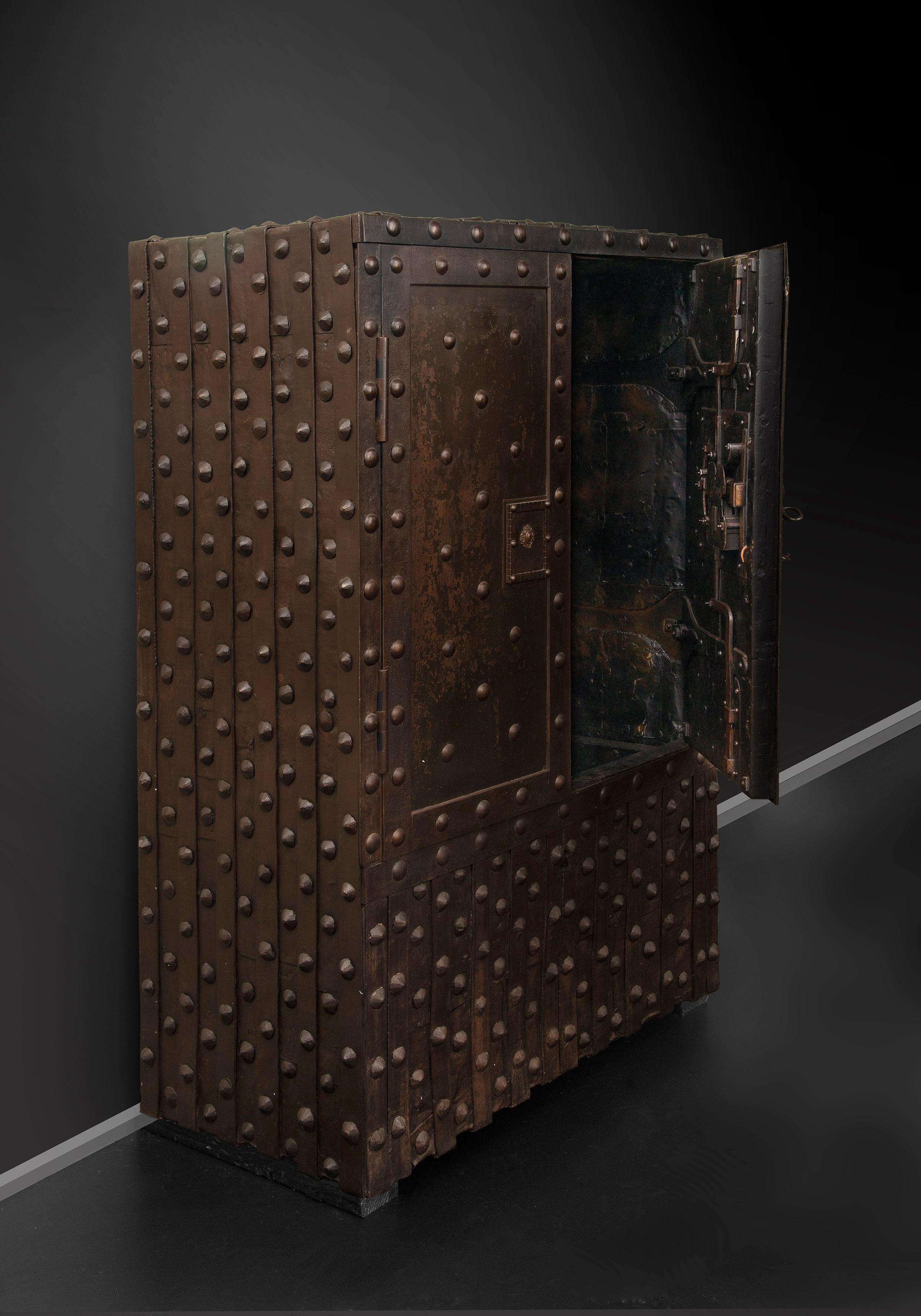 Cassa-forte

Double door safe
Italian, 18th Century
Iron & Wood
 
Height: 157 cm
Width: 104 m
Depth: 53 cm


