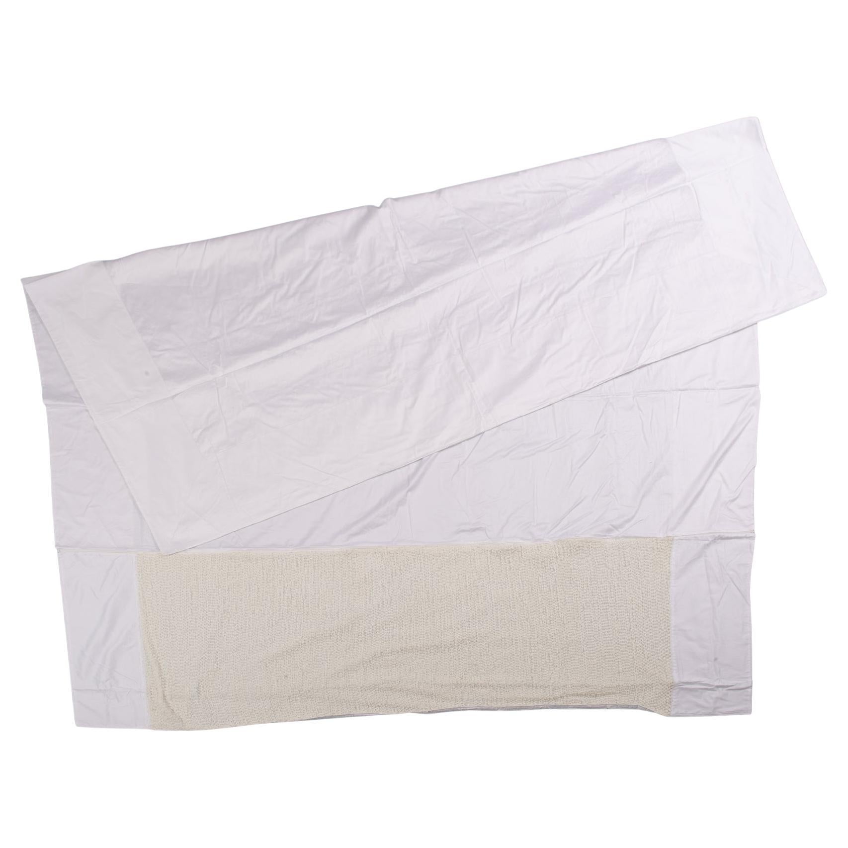 Double duvet cover with pair of pillowcases : with a very good price for closing activites.
The duvet cover is very large, as You can see on description, and very elegant. By Maison Clair.
