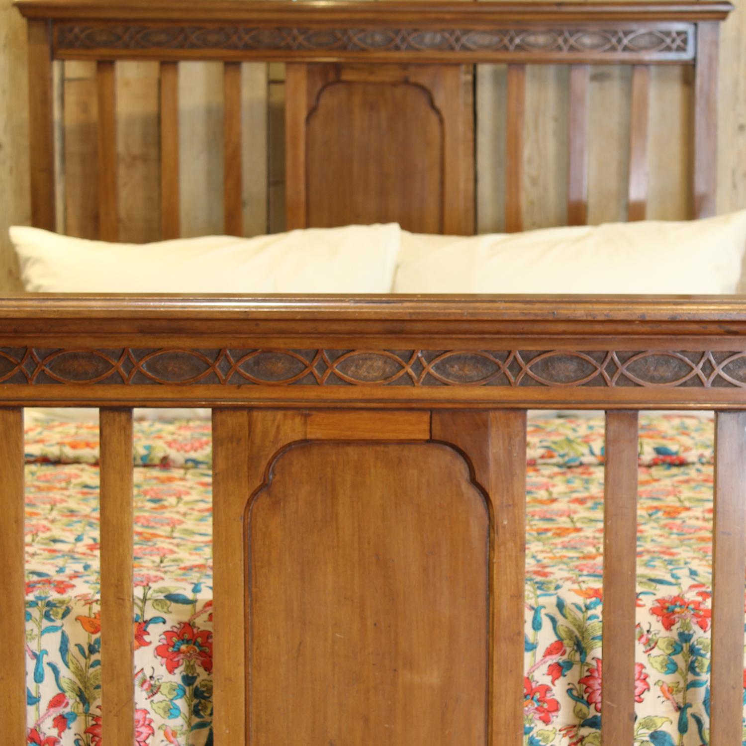 English Double Edwardian Antique Bed in Walnut - WD68 For Sale