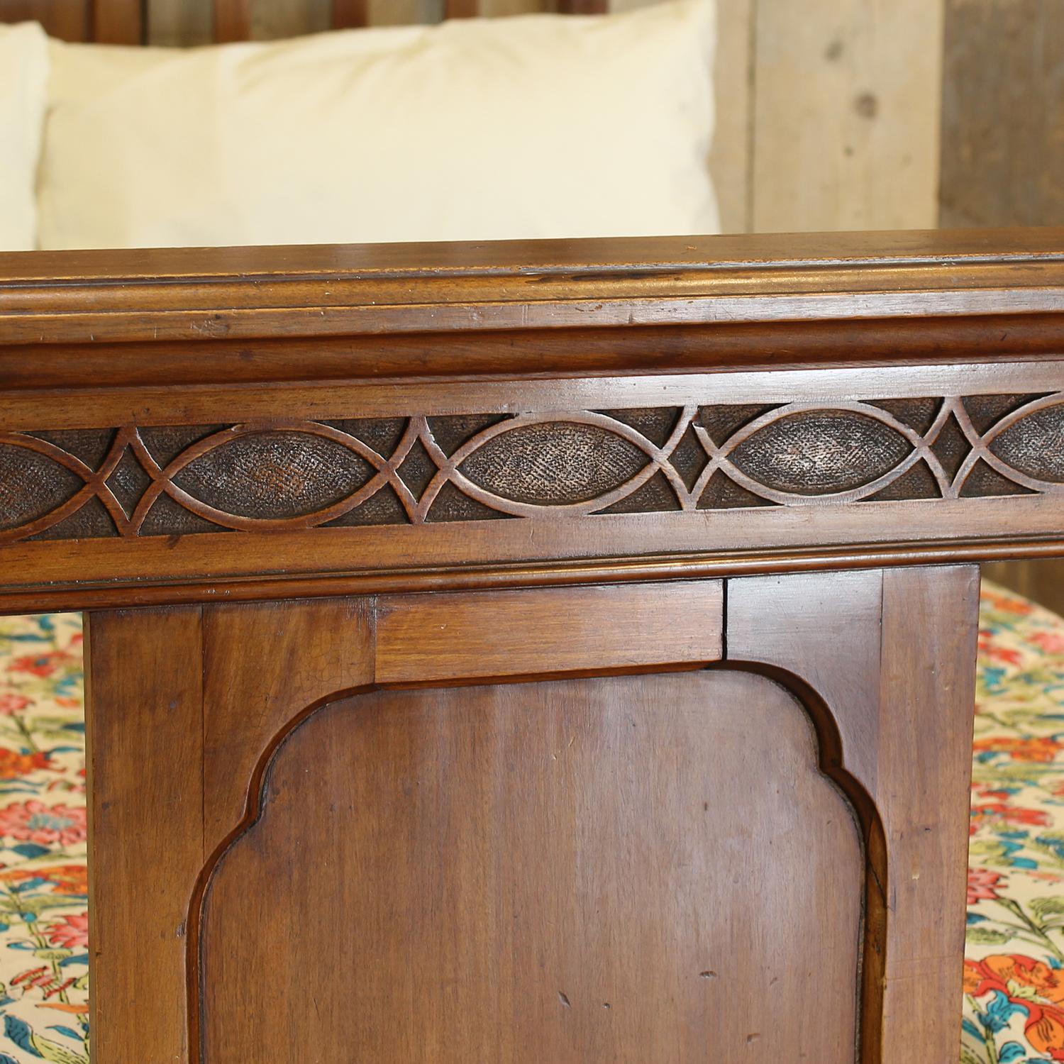 Double Edwardian Antique Bed in Walnut - WD68 In Good Condition For Sale In Wrexham, GB