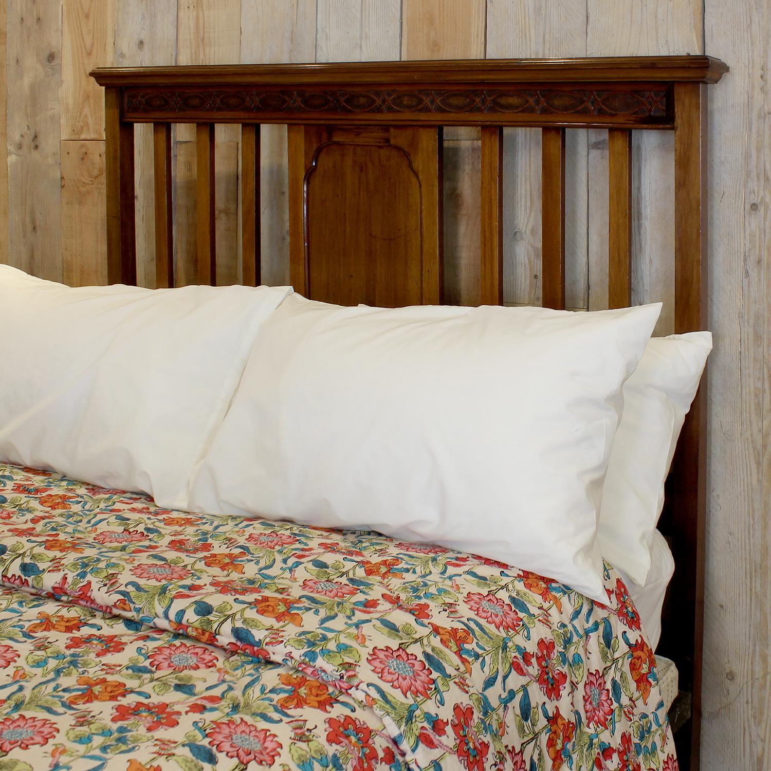 Double Edwardian Antique Bed in Walnut - WD68 For Sale 1